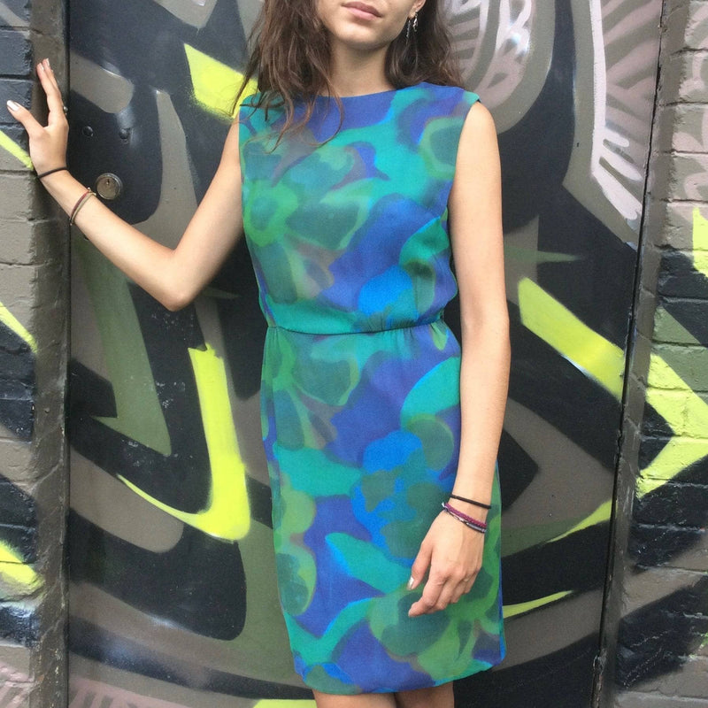 1960s Abstract Print Knee-length Sleeveless Silk Cocktail Dress Size Small.  sold by bohemevintage.com Montréal