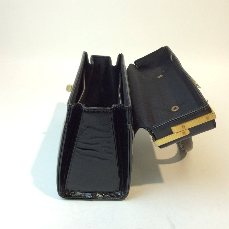 Open view of 1960s Black Patent Leather Style Pillbox Handbag. Sold by bohemevintage.com Montréal