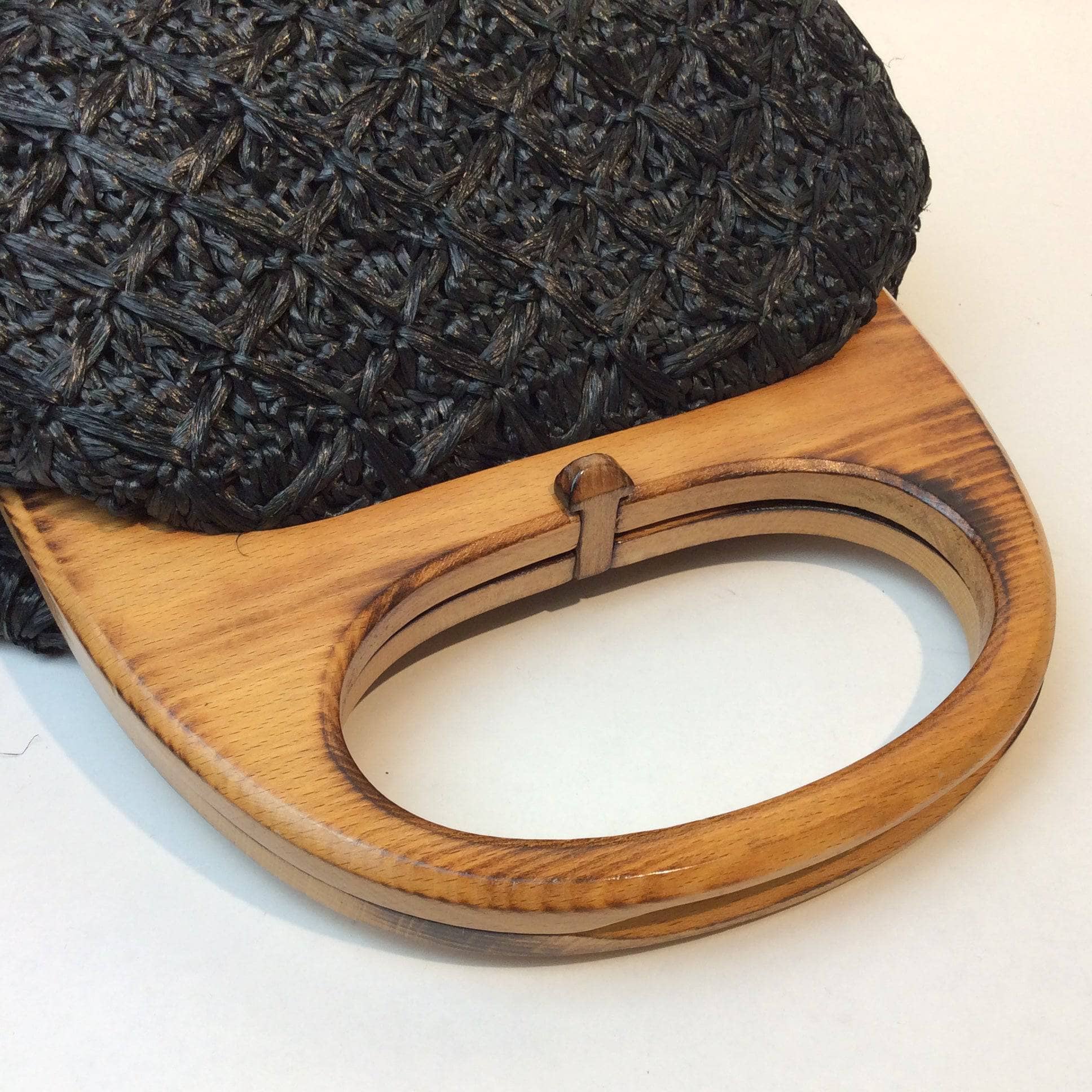 Clasp view of 1960s Black Raffia Crocheted Handbag. sold by bohemevintage.com Montréal