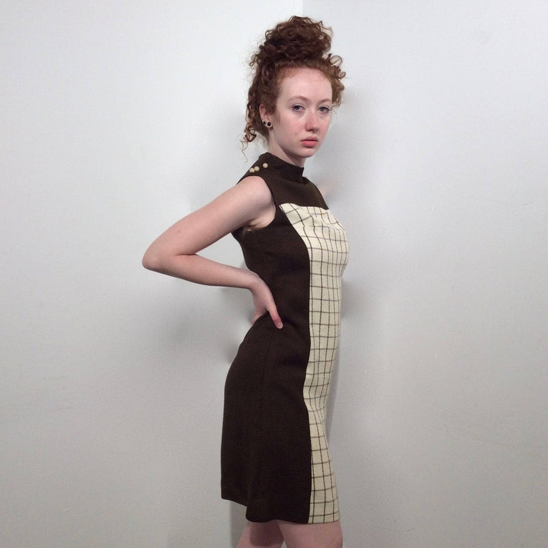 Side view of 1960s Deadstock Checkered Mini Shift Dress Size Small sold by bohemevintage.com Montréal