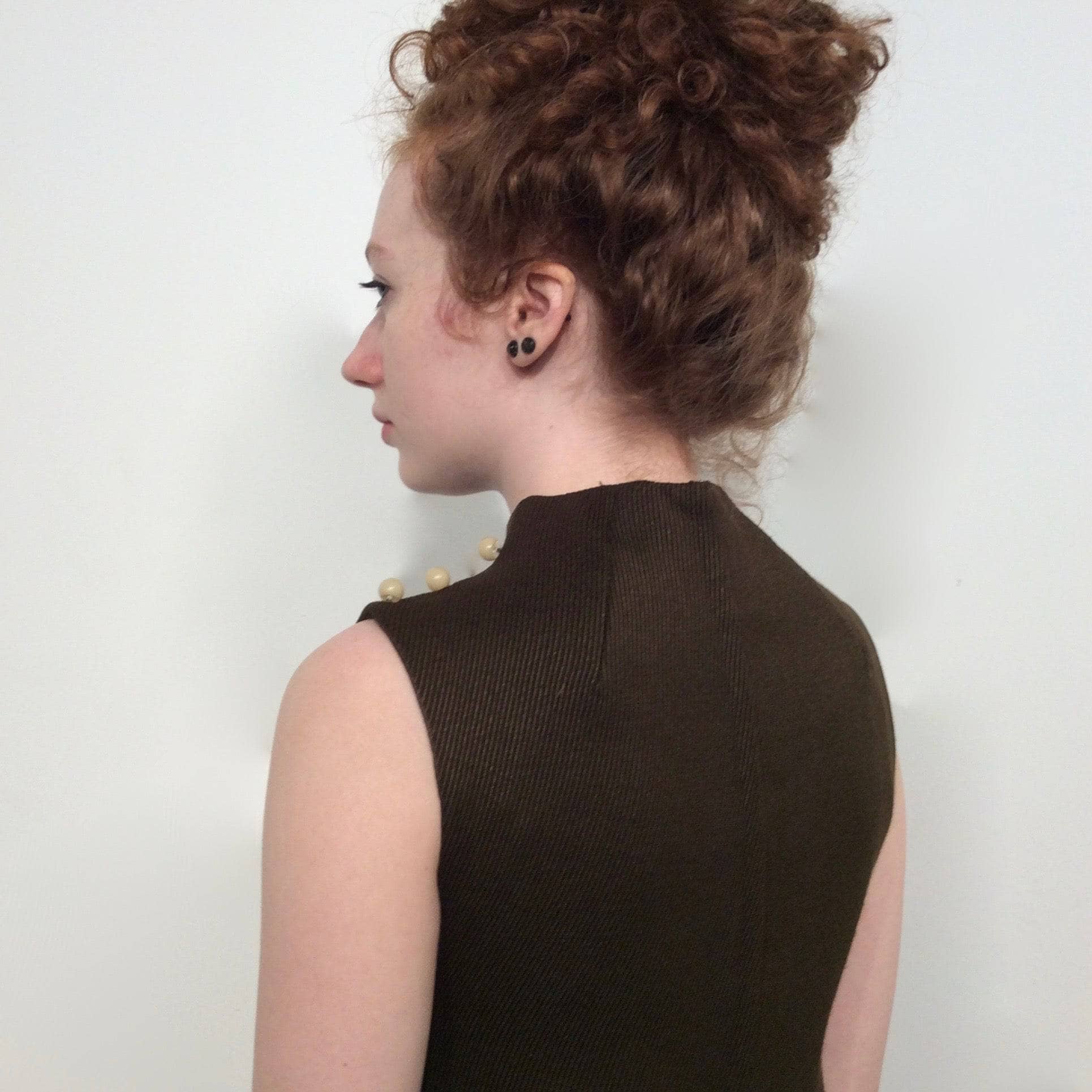 Close up back neckline of 1960s Deadstock Checkered Mini Shift Dress Size Small sold by bohemevintage.com Montréal