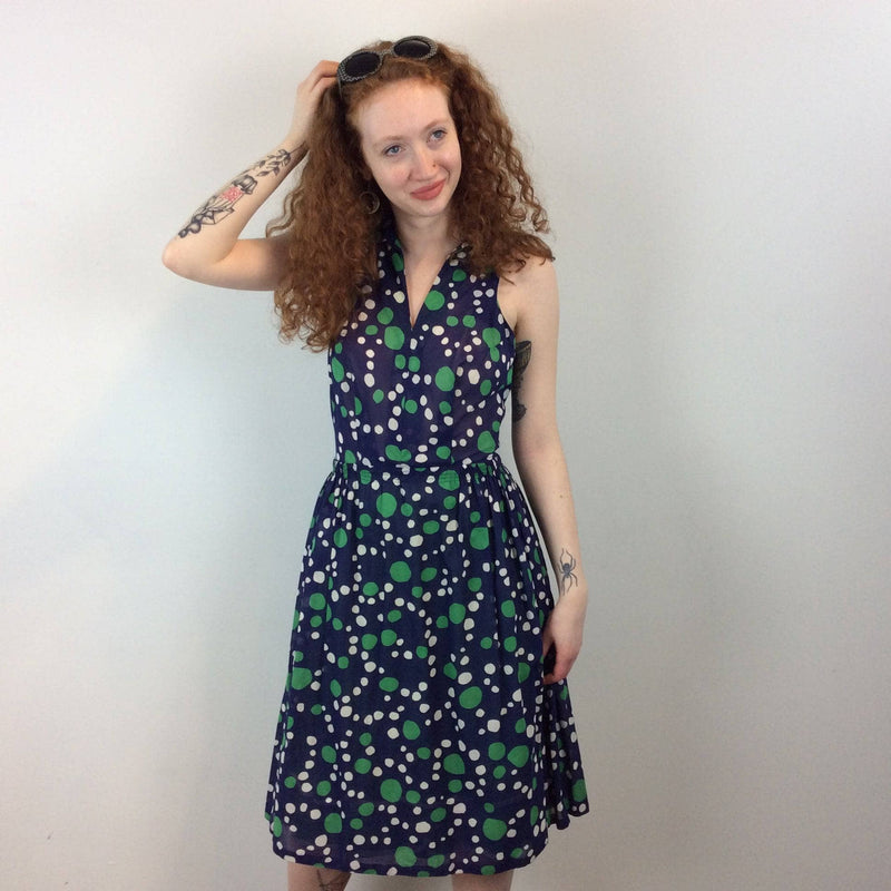 1960s Dotted Print Knee-length Sleeveless Dress Size Small. Sold by bohemevintage.com Montréal