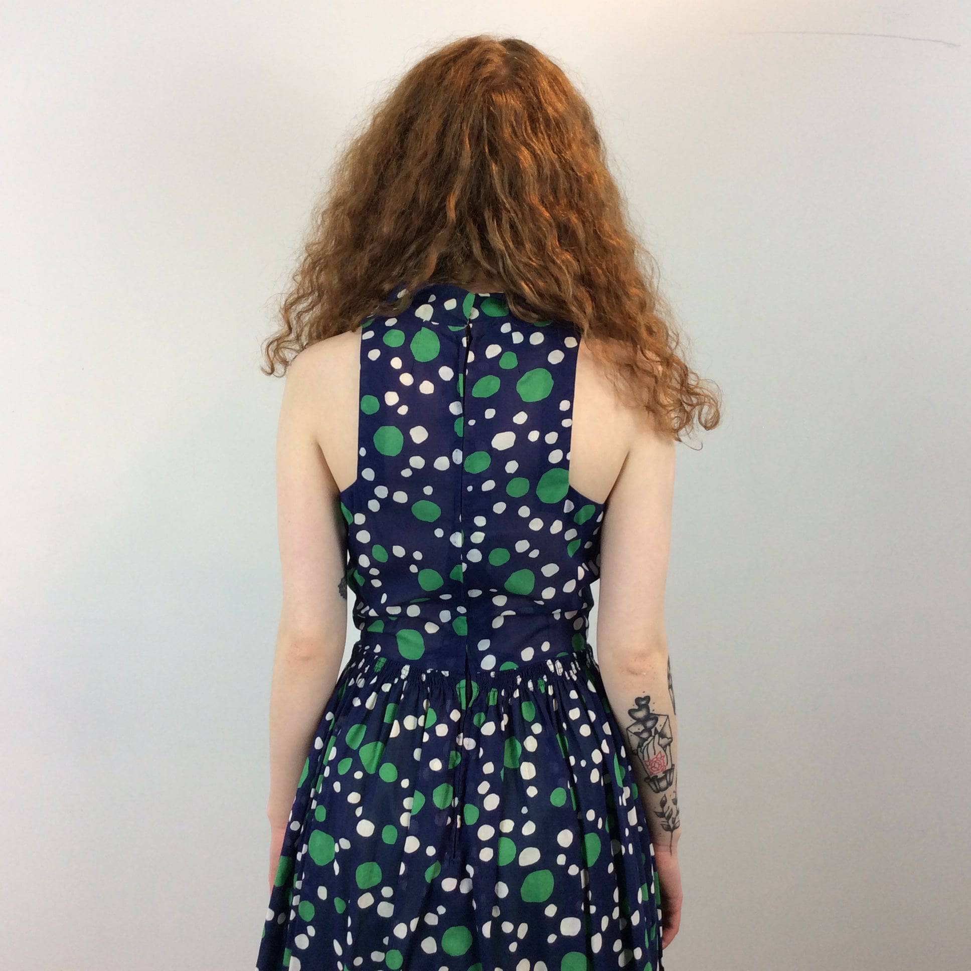 Back view of 1960s Dotted Print Knee-length Sleeveless Dress Size Small. Sold by bohemevintage.com Montréal