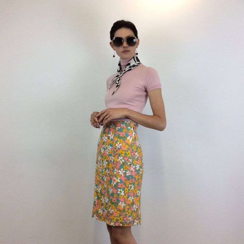 Side view of 1960s Floral Print Blazer and Skirt Set, Size extra small, twin set. Sold by bohemevintage.com Montréal