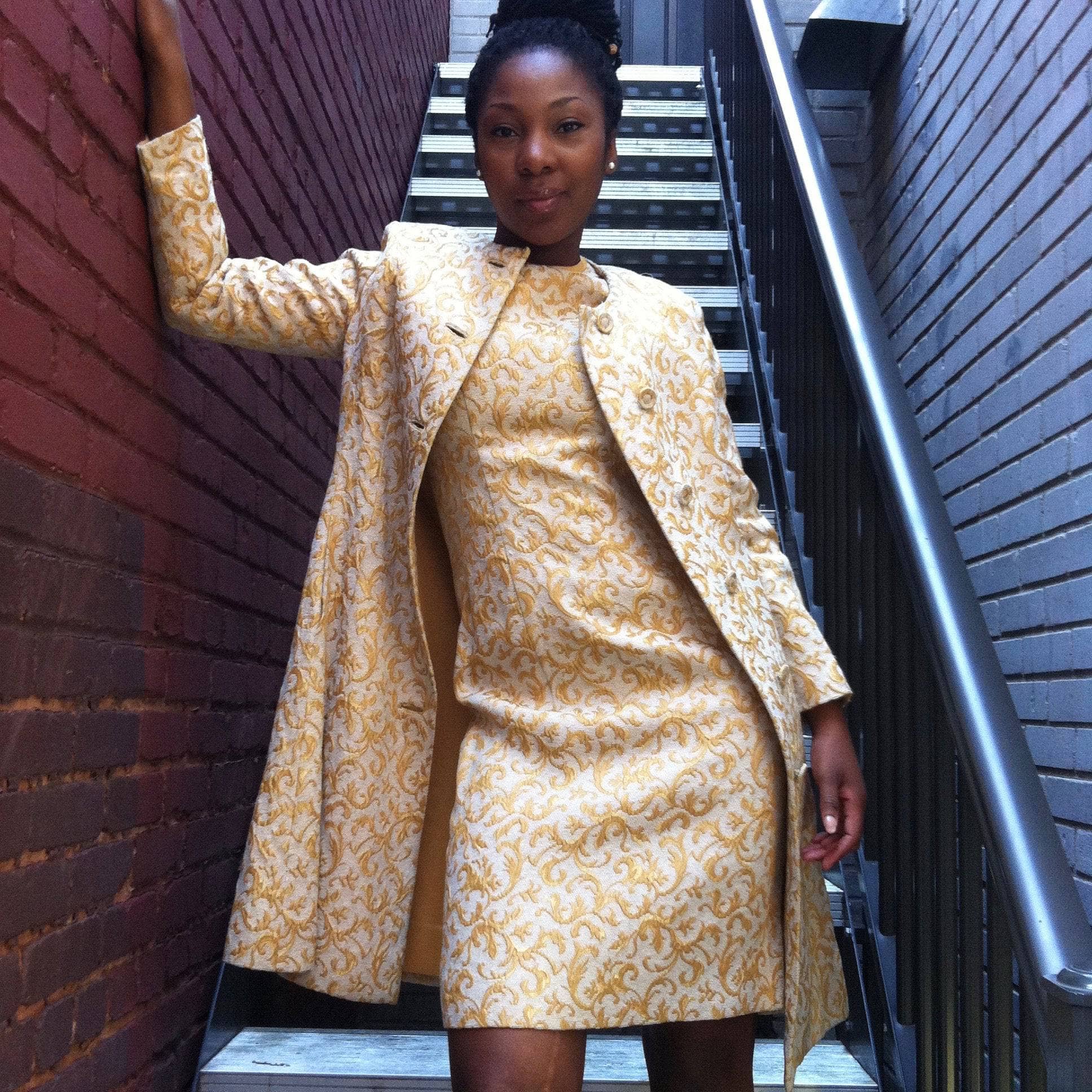 1960s Jackie O. Style Brocade Sheath Dress & Coat Set Size Small. Sold by bohemevintage.com Montréal