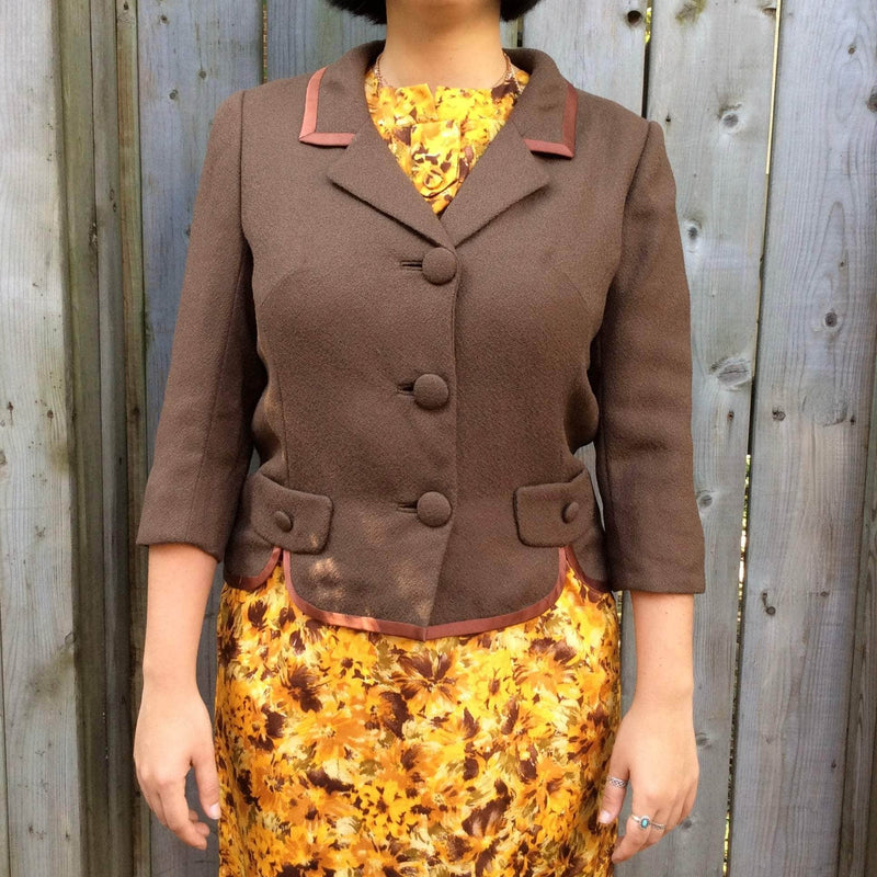Close up view of 1960s ¾ Sleeve Boxy Shape short Brown Wool English Blazer size Medium sold by Boheme Vintage Montreal