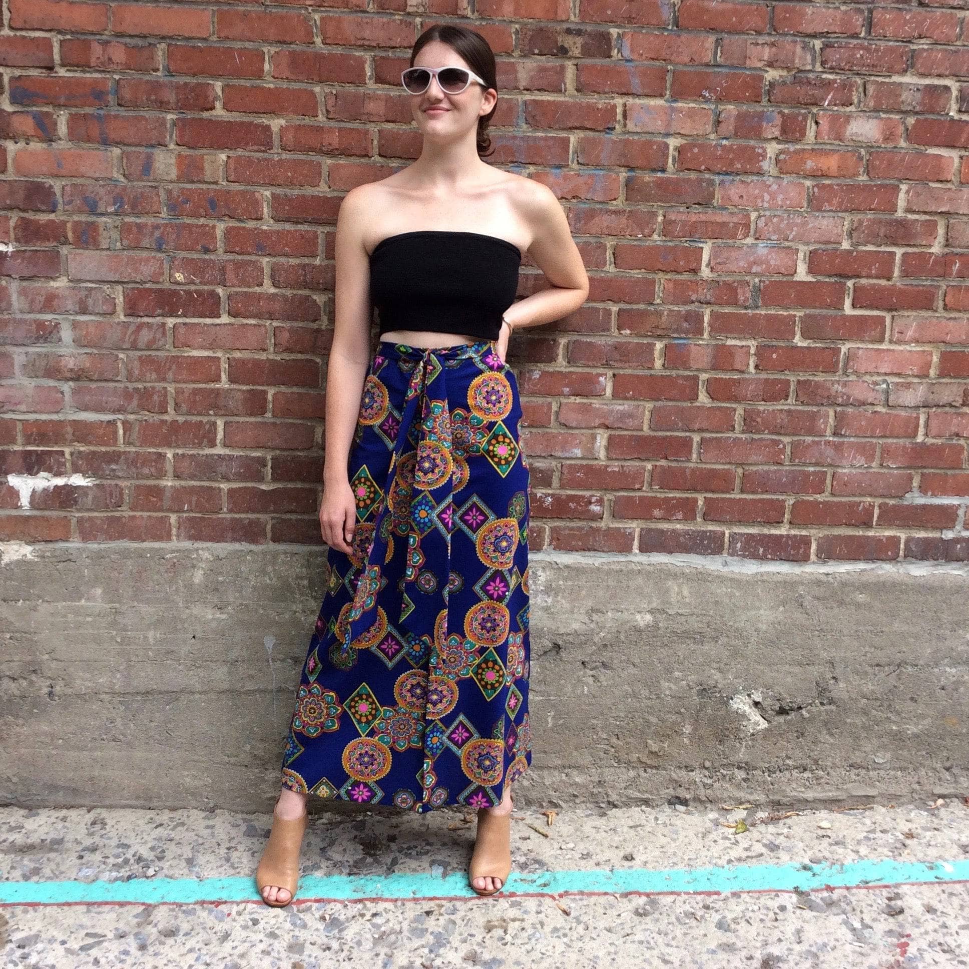 1970s A-Line Mandala Pattern Maxi Skirt Size Small, sold by bohemevintage.com Montréal