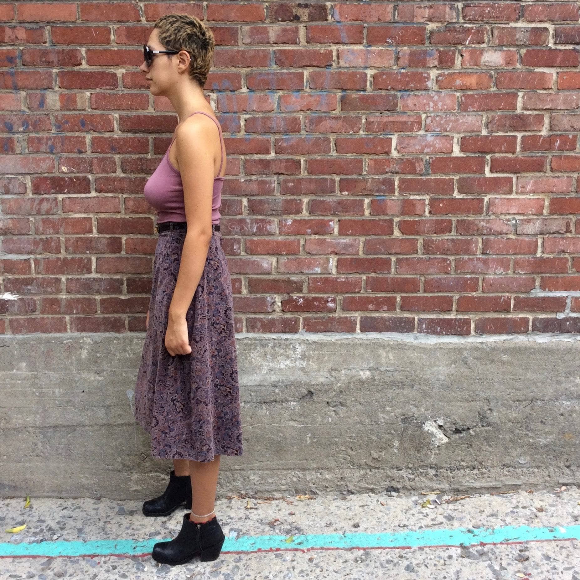 Side view of 1970s A-Line Paisley Velvet Skirt size Small-Medium sold by bohemevintage.com Montréal