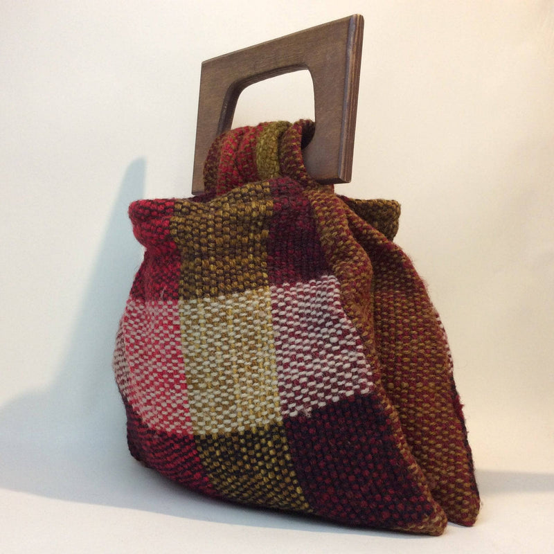 Side view of 1970s Artisanal Woven Handbag with Wood Handle, sold by bohemevintage.com Montréal