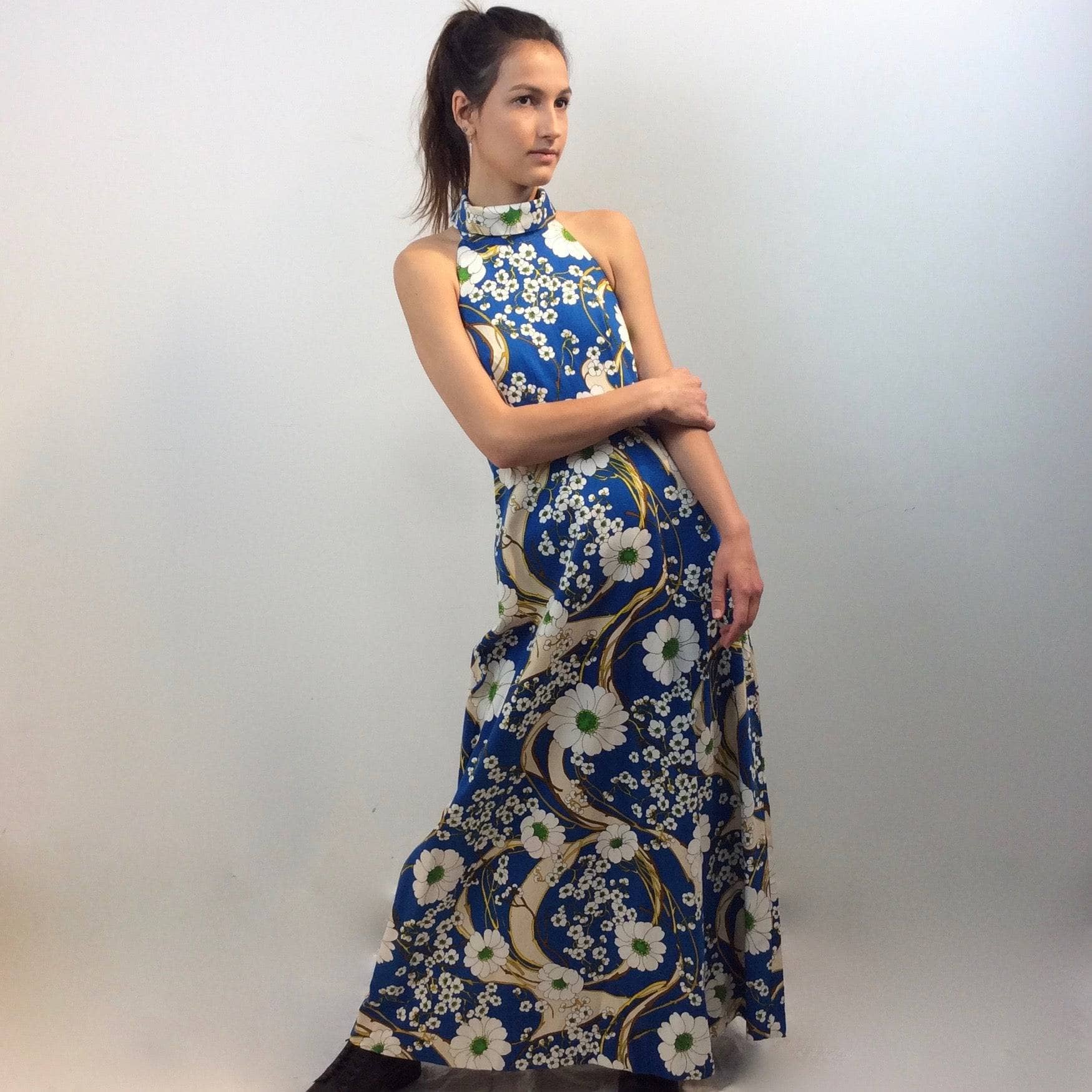 1970s Bold Print Halter Top Cotton Maxi Dress, Size Extra Small, Sold by bohemevintage.com Montréal