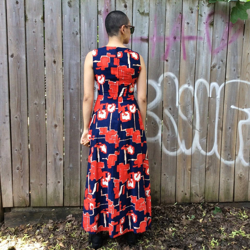 Back view of 1970s Bold print Maxi Dress Size small/Medium sold by bohemevintage.com Montreal