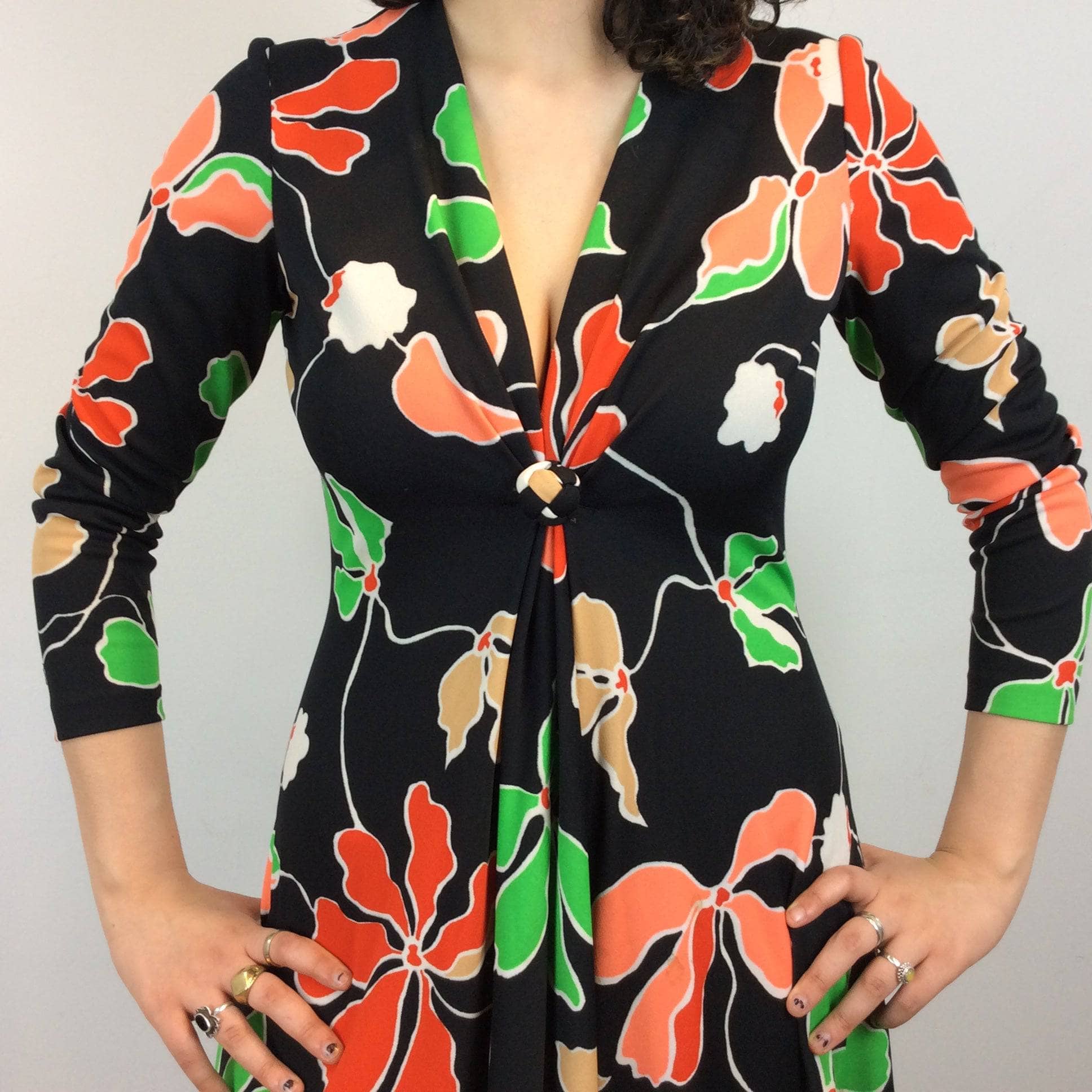 Close-up view of neckline of 1970s Bold Print Low-Cut Long Sleeve Maxi Dress Size Medium Sold by bohemevintage.com Montreal