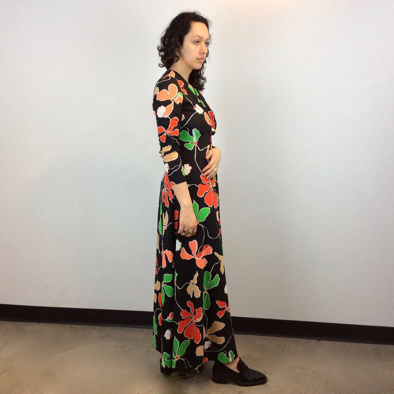 Side view of 1970s Bold Print Low-Cut Long Sleeve Maxi Dress Size Medium Sold by bohemevintage.com Montreal