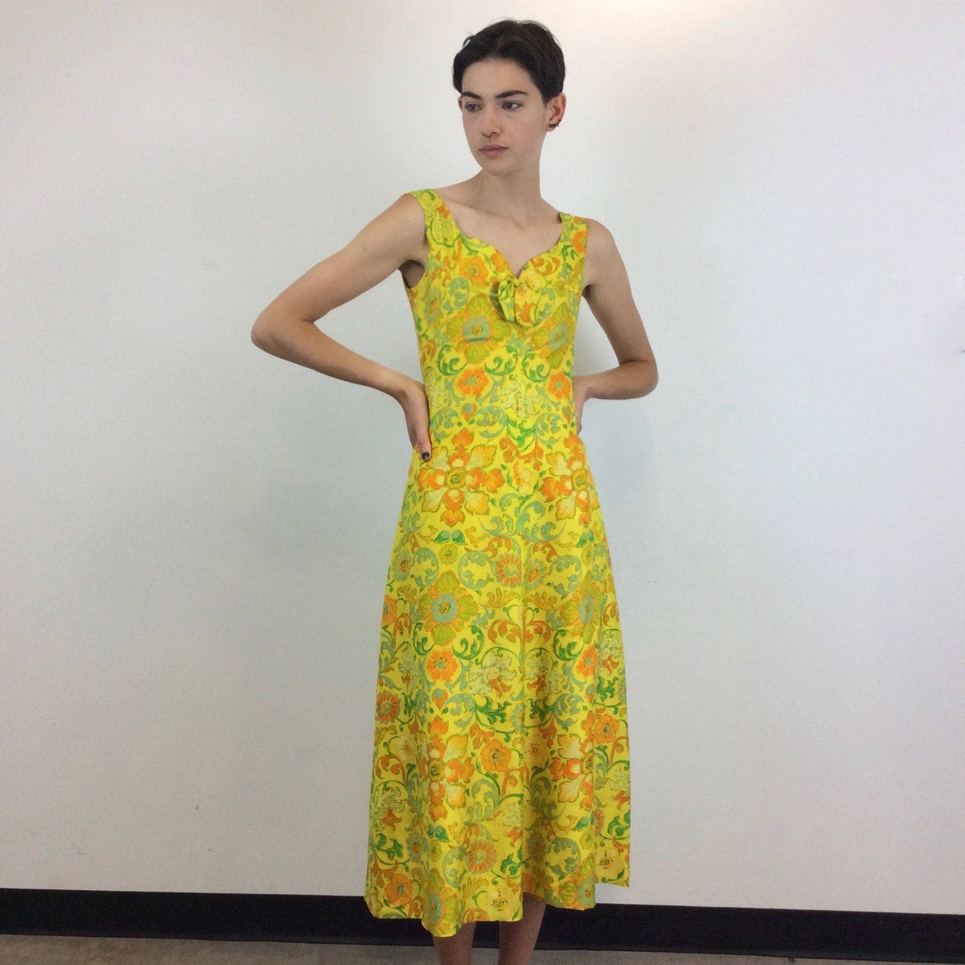 1970s Bold Print Yellow Silk Dress without the Bolero, sold by bohemevintage.com Montréal