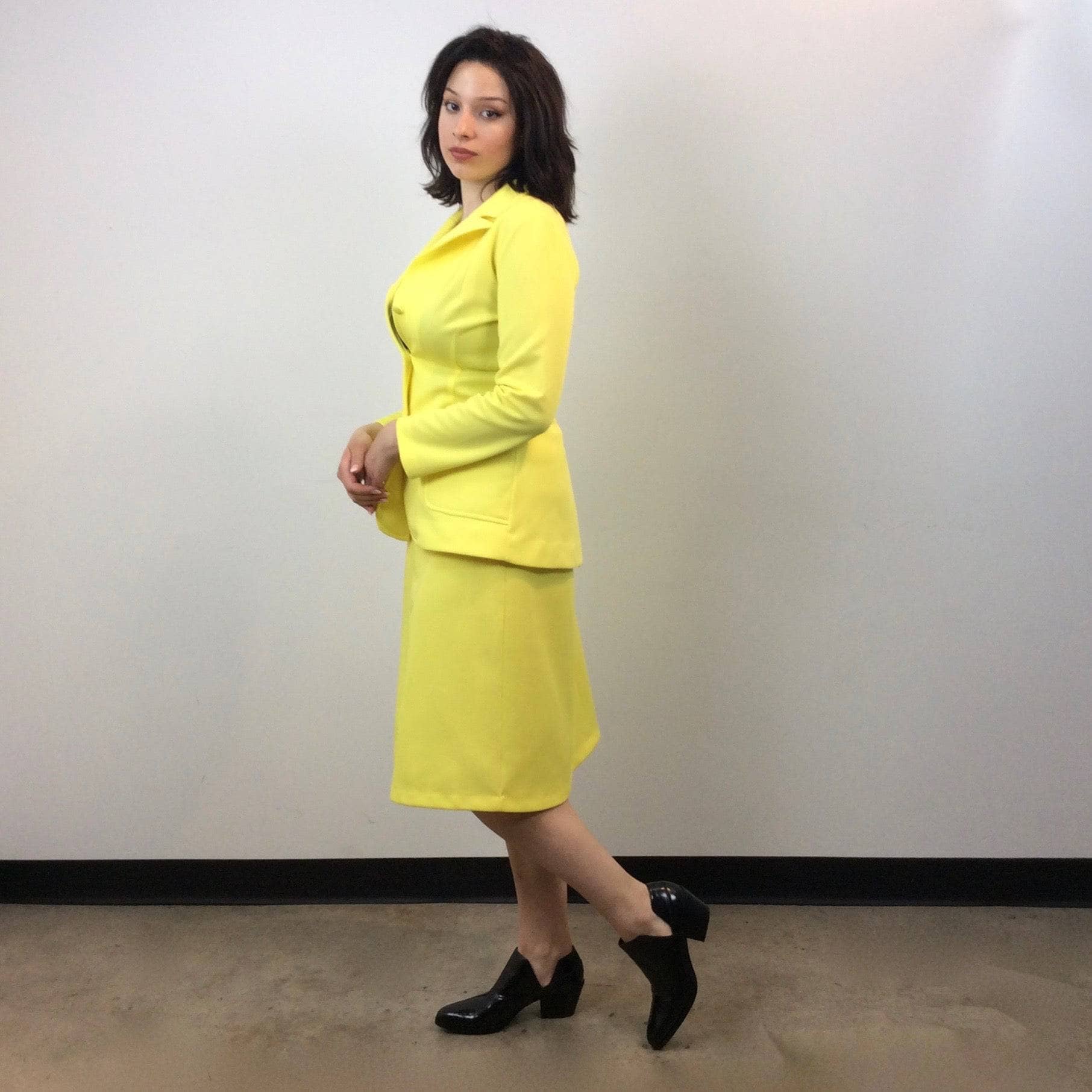 Side View of 1970s Bright Yellow Blazer, Skirt and Pant Set Size Small/Medium, Sold by bohemevintage.com Montréal