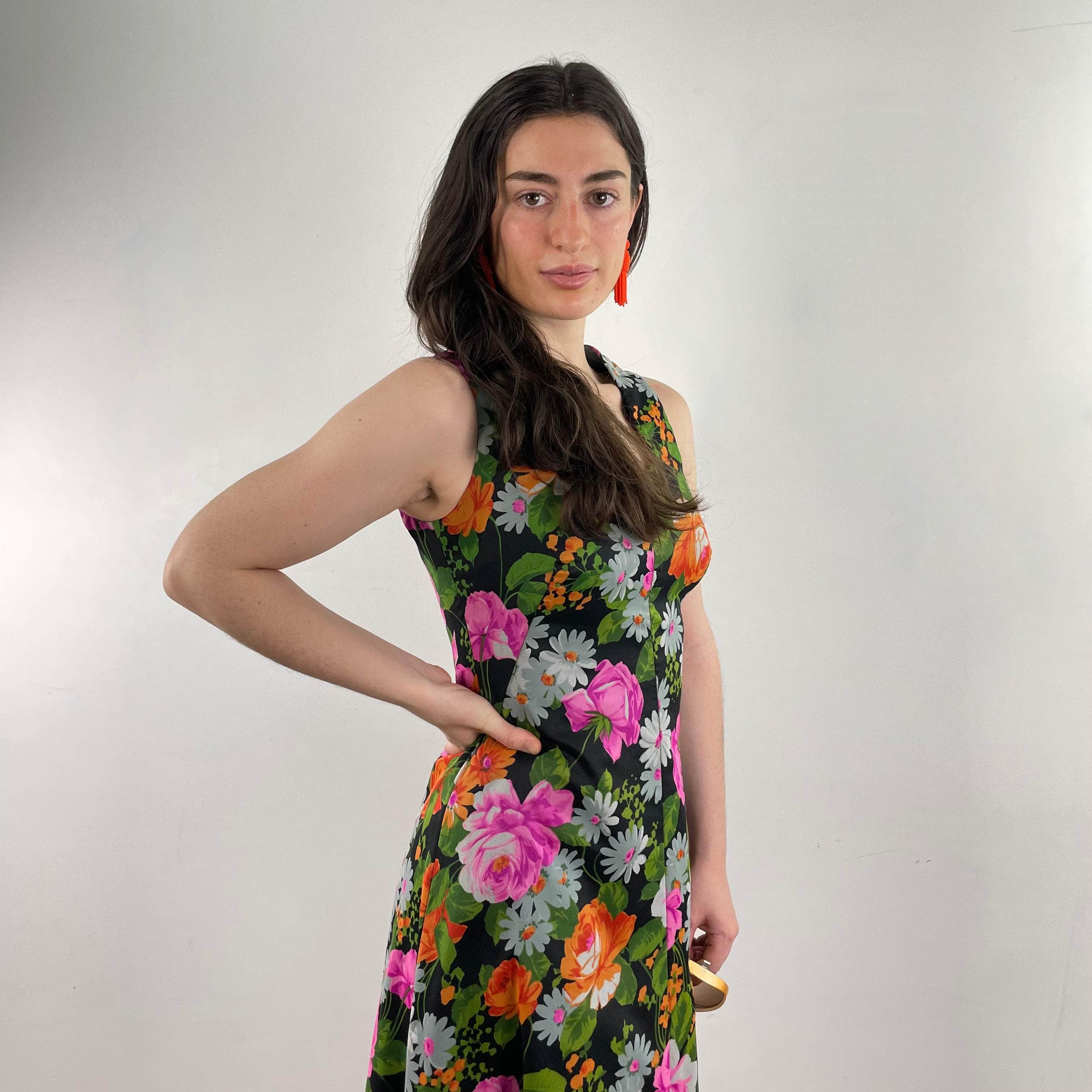 1970s Floral Print Flared Maxi Dress size Small/Medium sold at bohemevintage.com Montreal