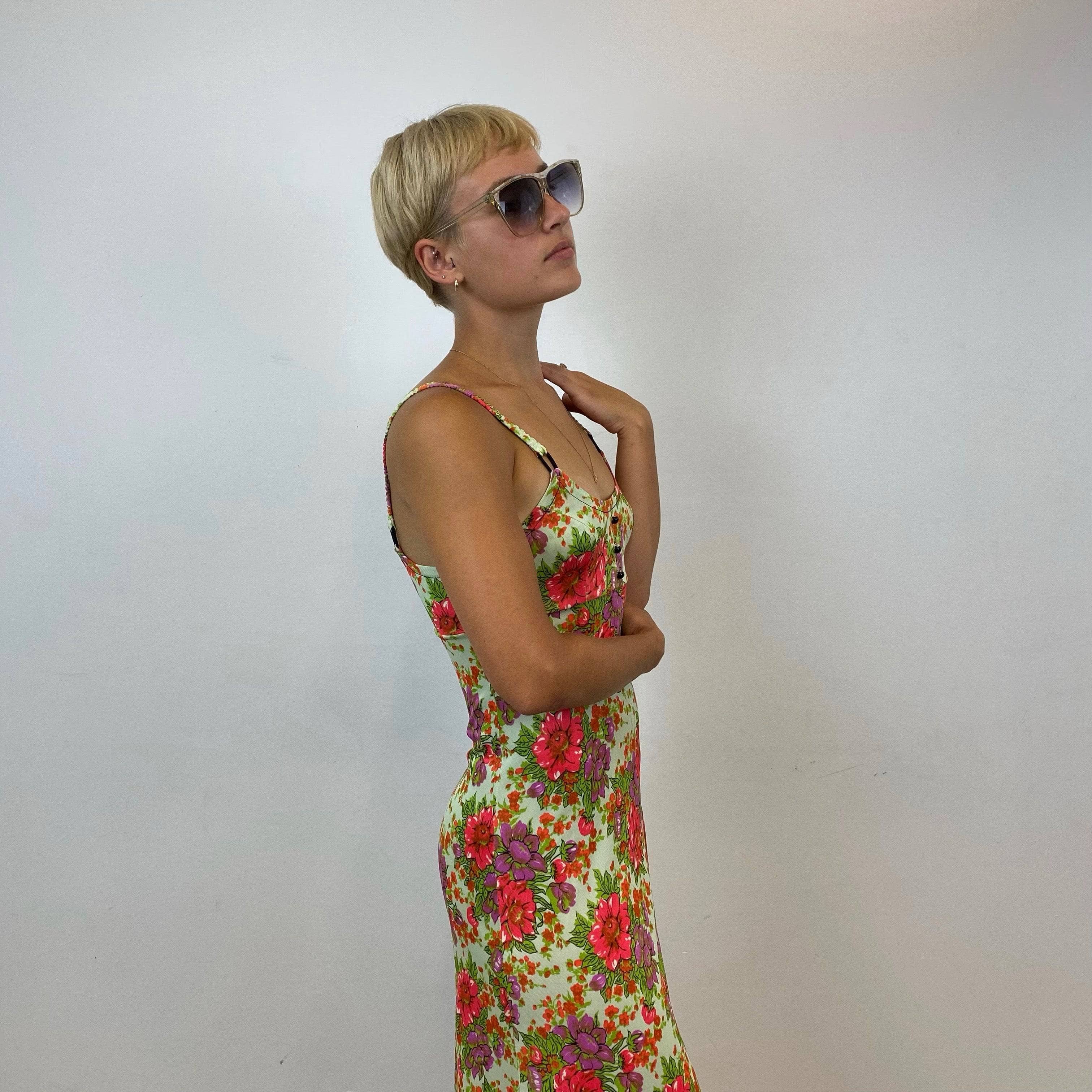 Side view of 1970s Floral Print , Fit and Flare, Bold Floral Print, lightweight synthetic fabric, size small, thin straps, empire waist, Maxi Summer Dress, sold by bohemevintage.com Montréal