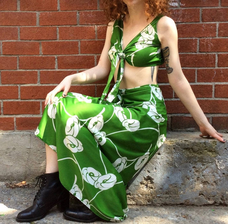 Side View of Back View of 1970s Green Skirt and Two Top Three Piece Set Size Small/Medium, sold by bohemevintage.com Montréal