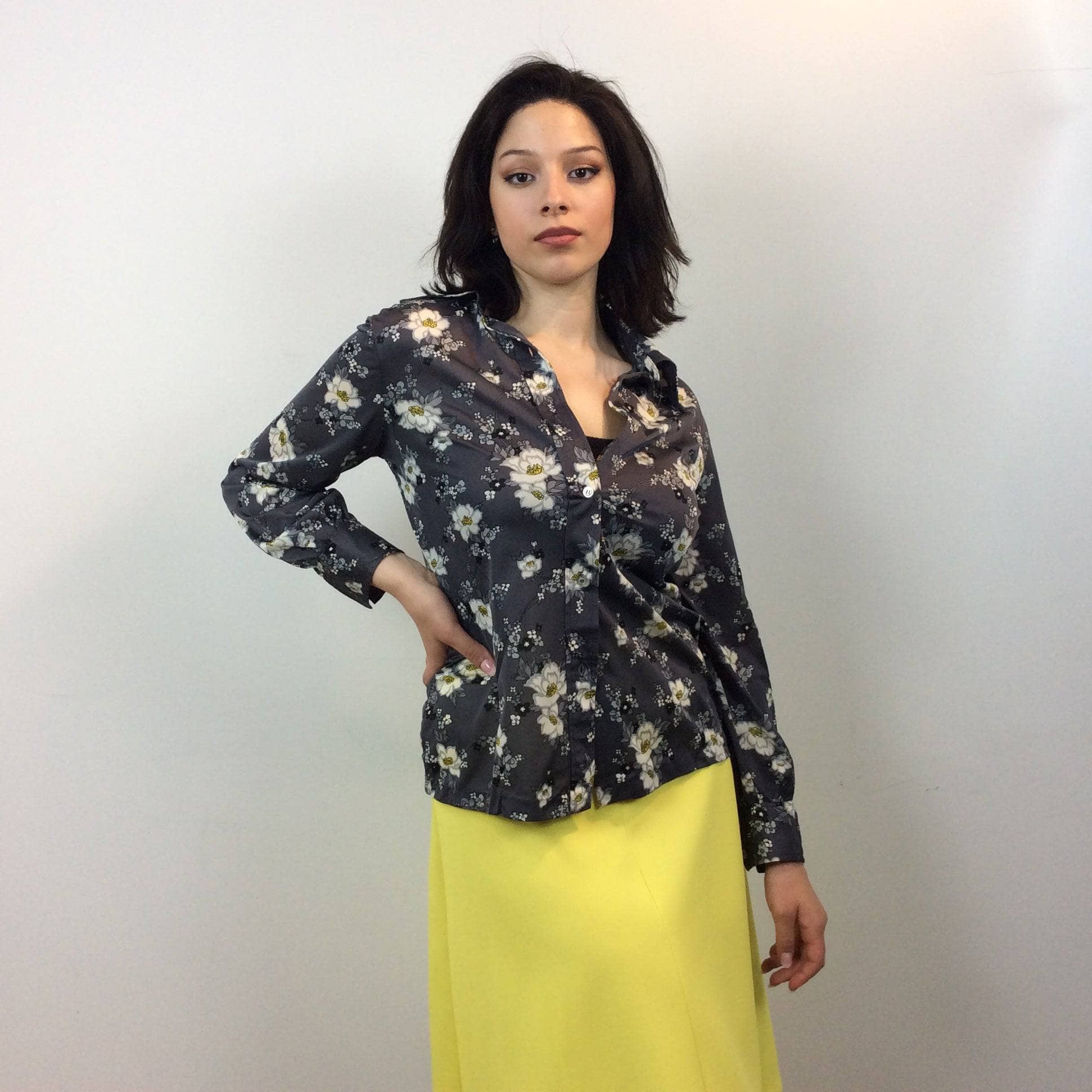 1970s Grey Floral Print Button Up Blouse size Medium Large sold by Bohemevintage.com Montreal
