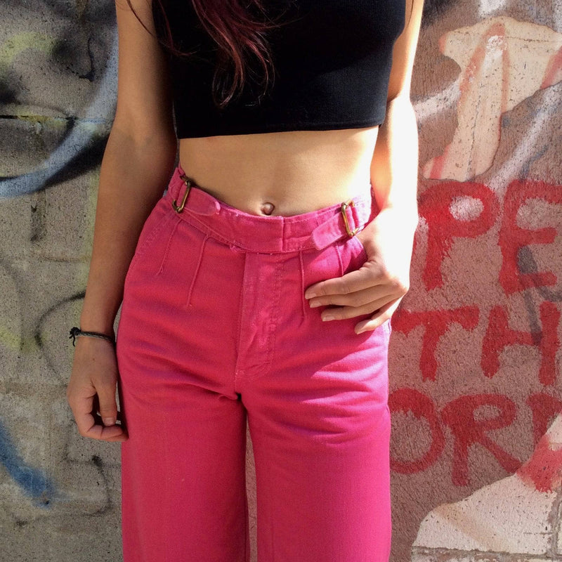 Closer View of 1970s High-Waisted Wide-Leg Hot Pink Jeans, sold by bohemevintage.com Montréal