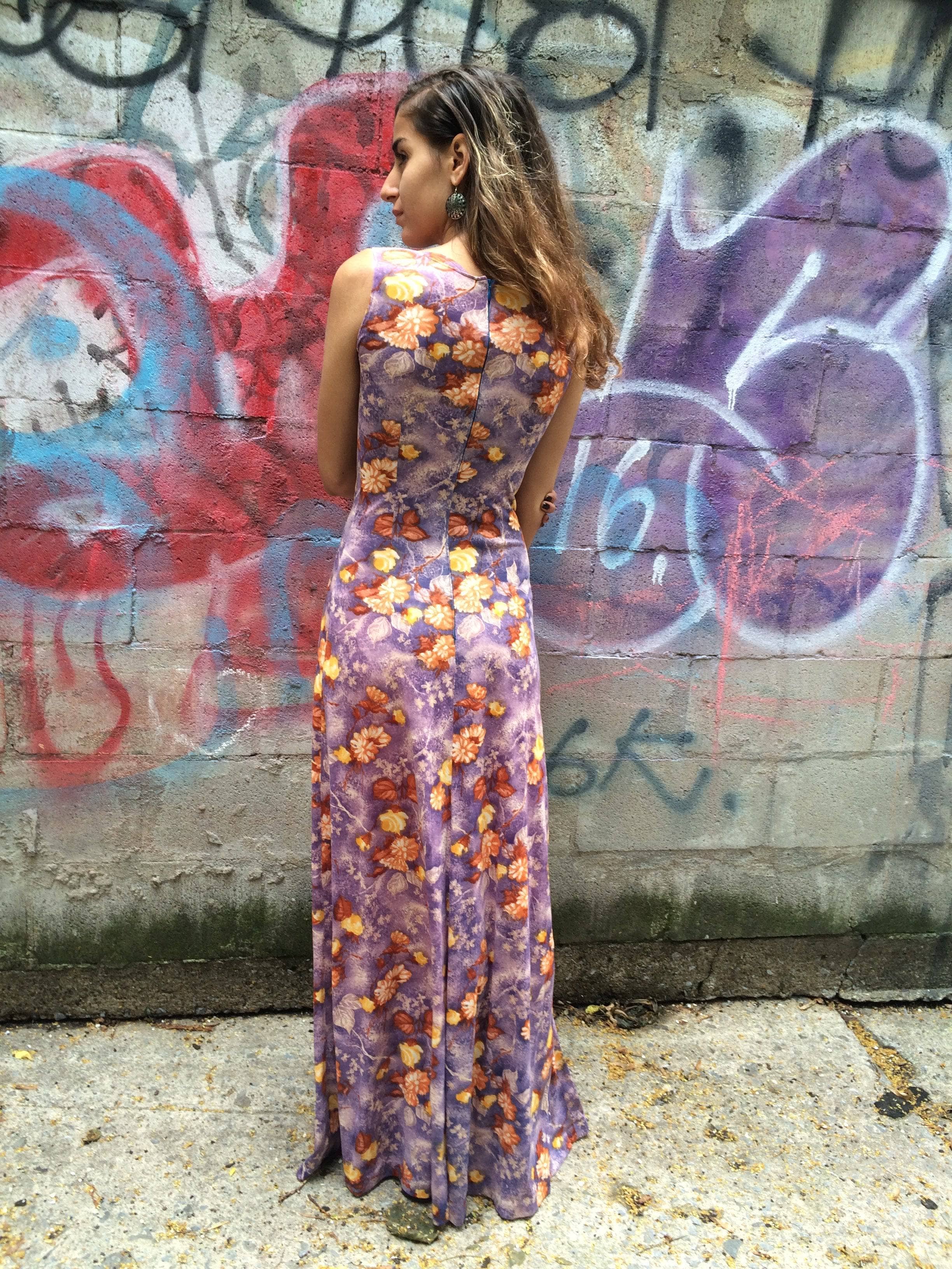 Back view of 1970s Vintage Purple Floral Print Maxi Polyester floor length Dress Size Small, sold by bohemevintage.com Montréal 