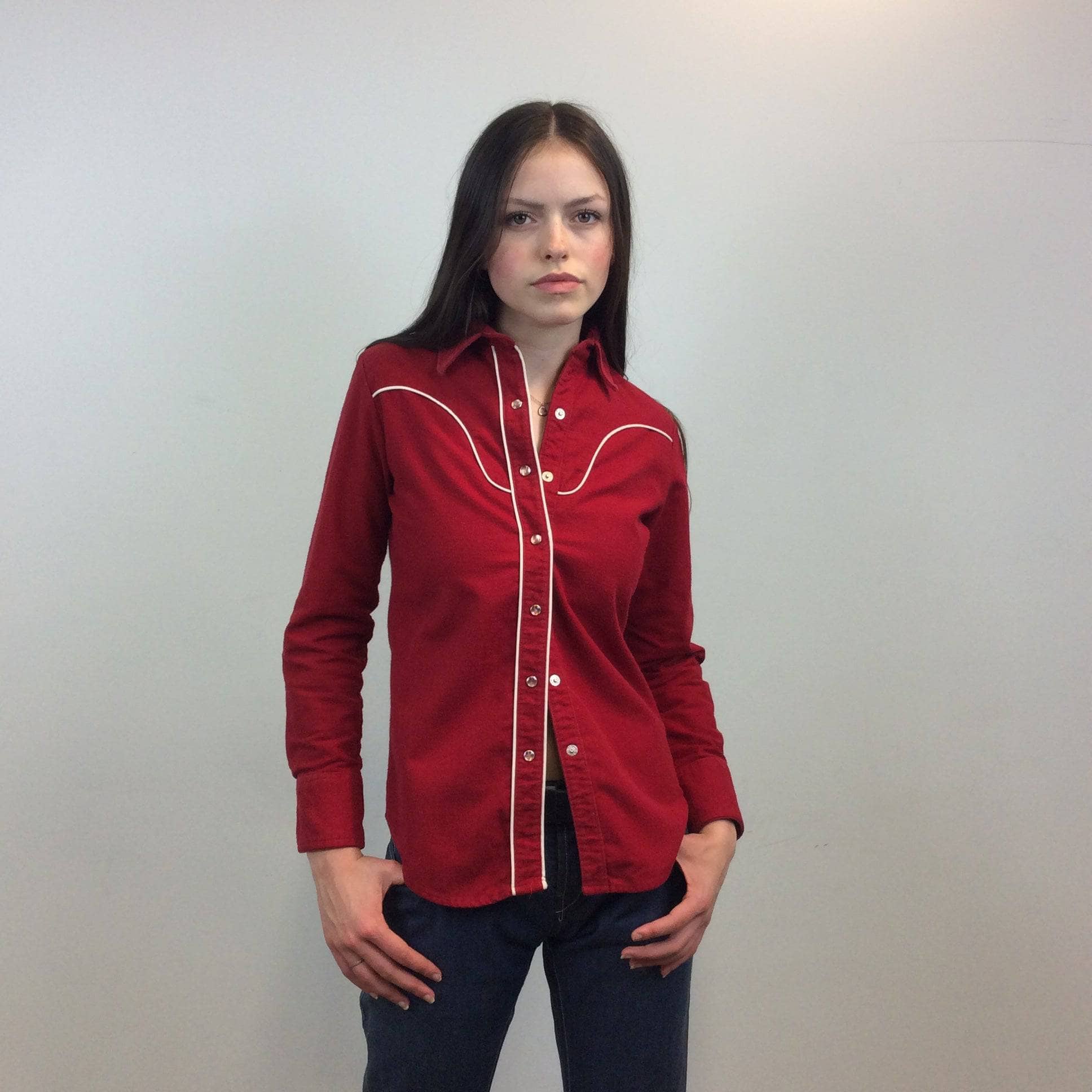 1970s Red Western Cotton Shirt Size Small Sold by bohemevintage.com Montreal