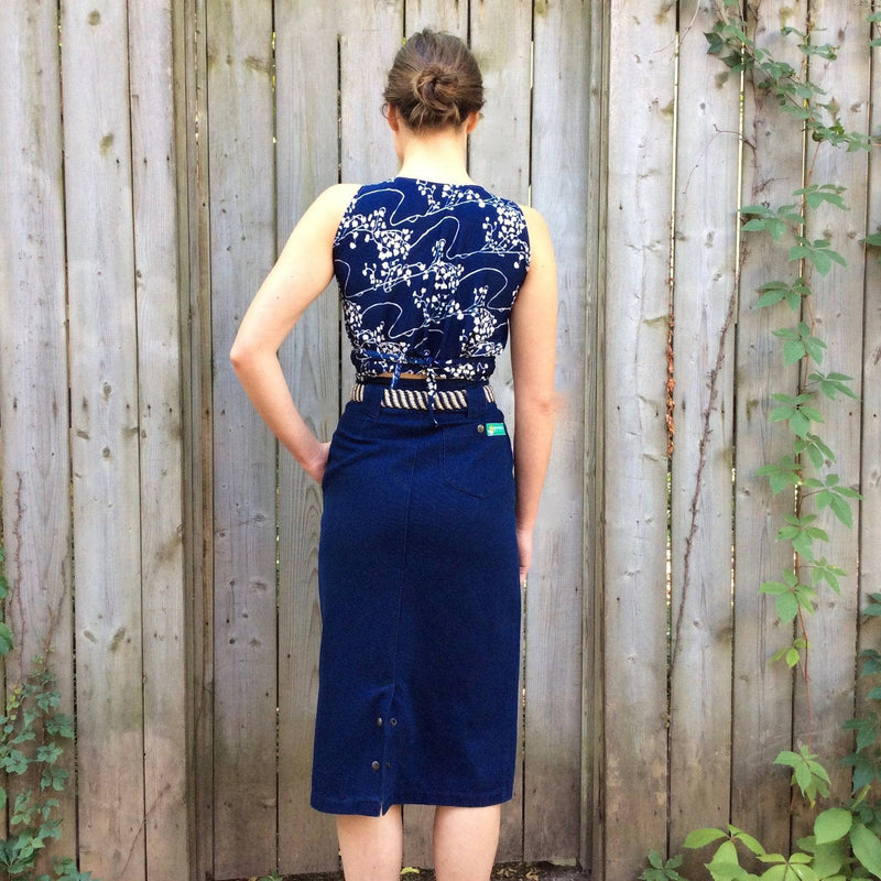 Back side of 1970s Royal Blue Wrapped Sleeveless Top SIze Small/Medium, sold by bohemevintage.com Montréal