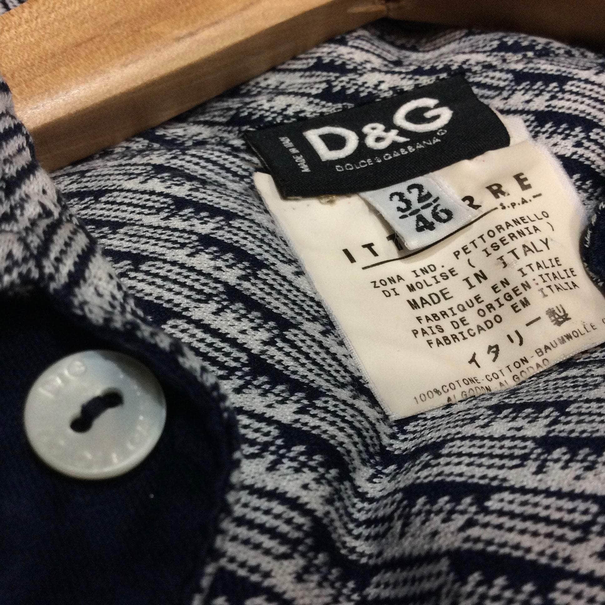 Tag detail D&G shirt