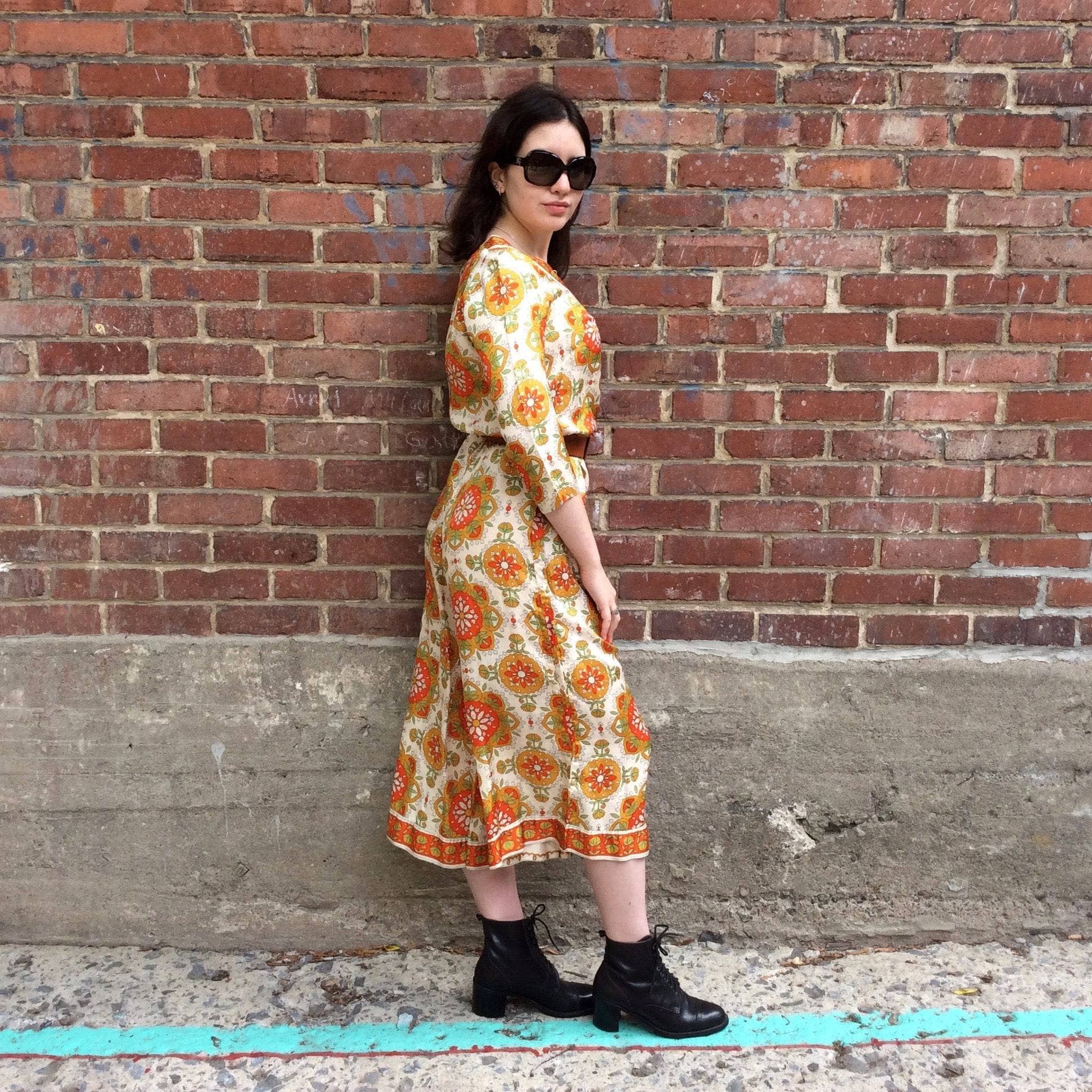 Side view of 1970s Wide Leg Bold print Jumpsuit Size Small/Medium, sold by bohemevintage.com Montréal