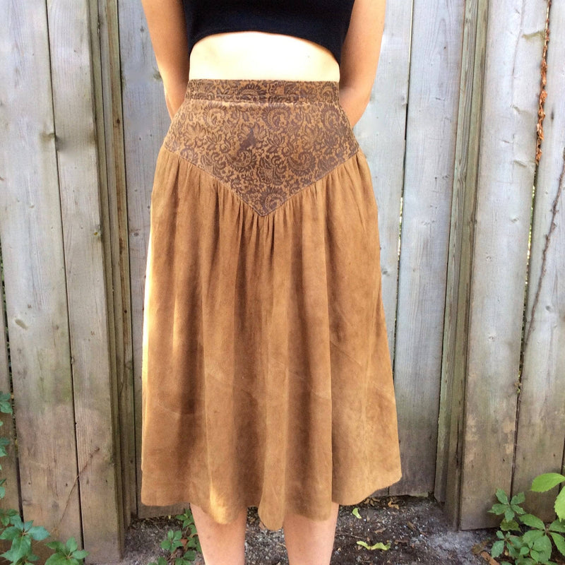 1980's Brown Soft Suede Yoked Midi Skirt Size Small, sold by bohemevintage.com Montréal