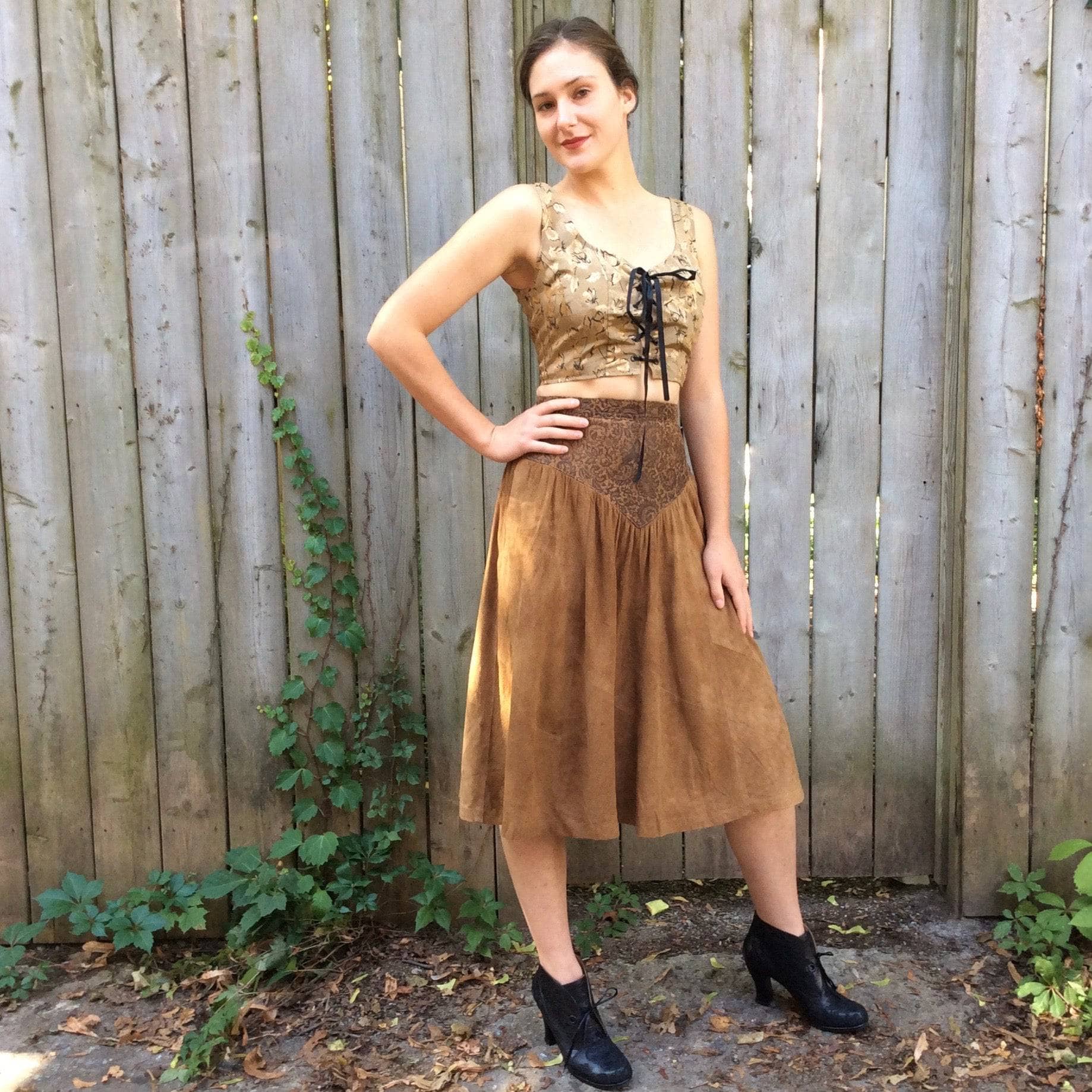 1980's Brown Soft Suede Yoked Midi Skirt Size Small, sold by bohemevintage.com Montréal