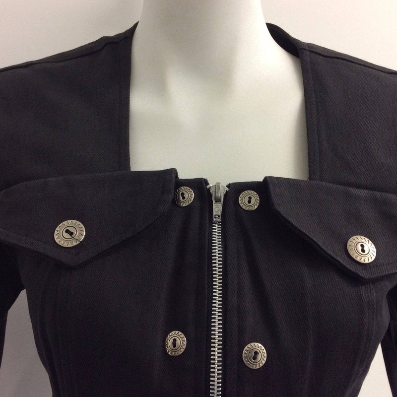 Close-Up of chest of 1980-90s Black Denim Crop Jacket with Metal Zipper, sold by bohemevintage.com Montréal