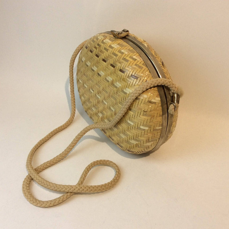 1980s-1990s Oval Shape Hard Shell Woven Straw Shoulder Bag sold by bohemevintage.com Montreal
