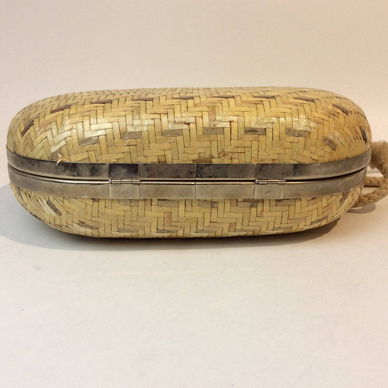 Bottom view of 1980s-1990s Oval Shape Hard Shell Woven Straw Shoulder Bag sold by bohemevintage.com Montreal