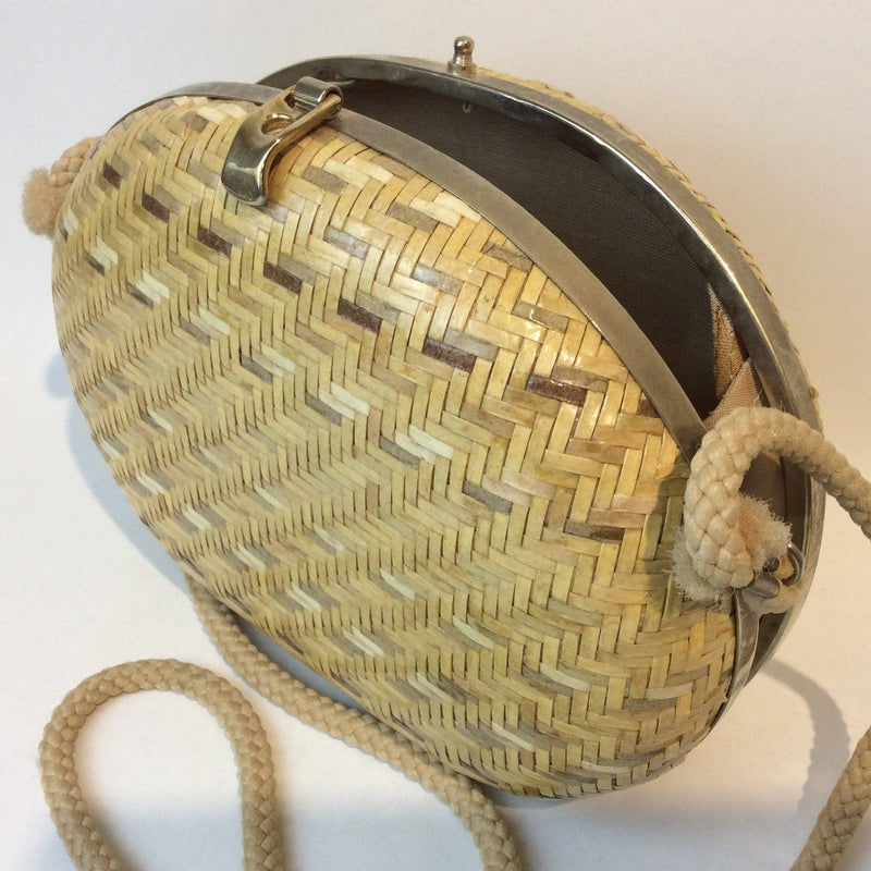 Close-up view of 1980s-1990s Oval Shape Hard Shell Woven Straw Shoulder Bag sold by bohemevintage.com Montreal