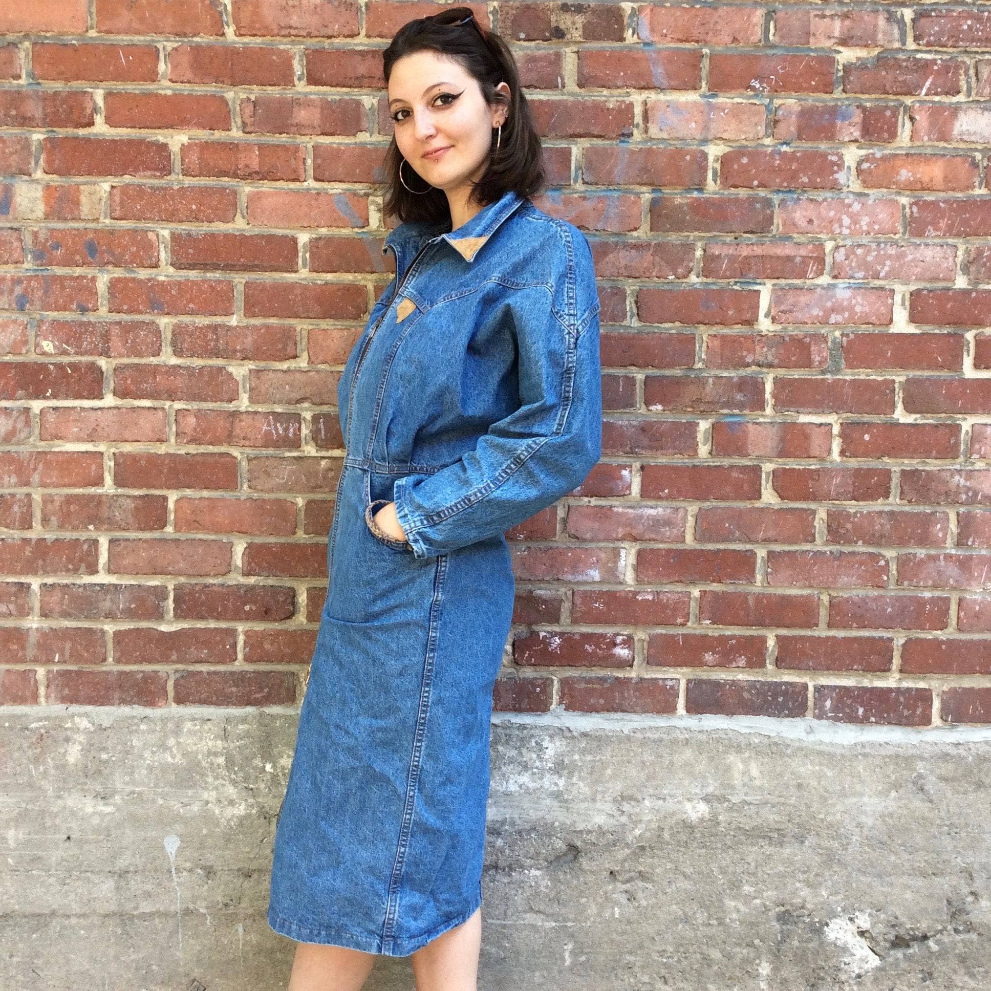 Side view of 1980s-90s Midi-length Denim Coat Dress Size Medium, sold by bohemevintage.com Montreal