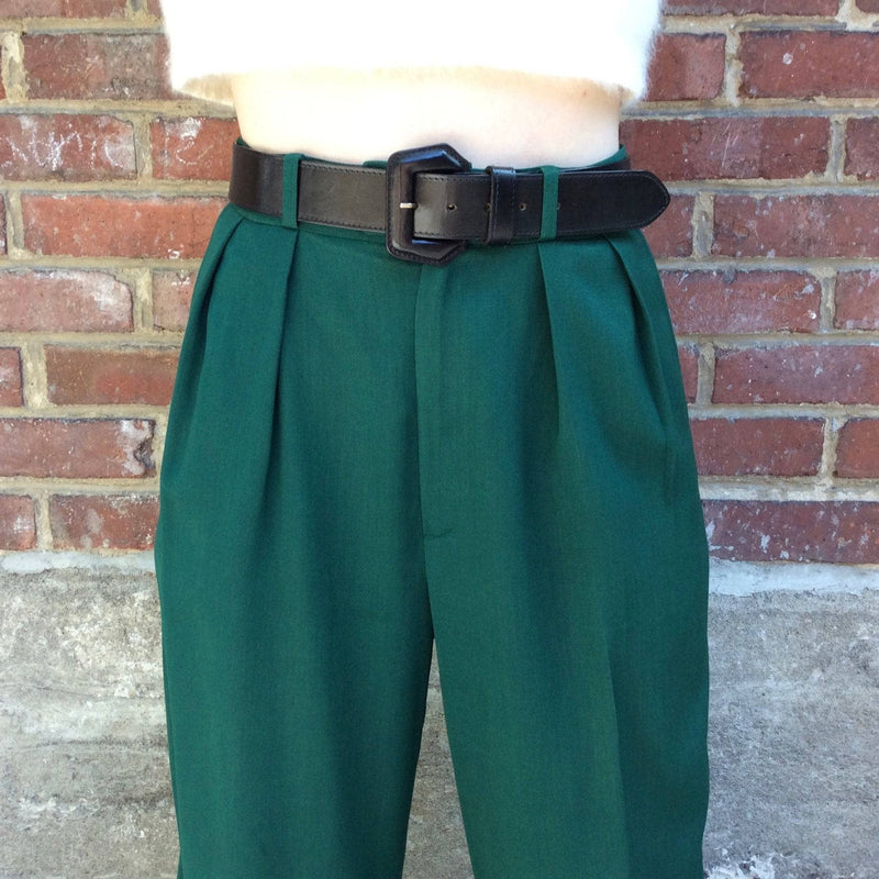 Close-up view of pleats of 1980s Guy Laroche High-waisted trousers Size 8-10 sold by bohemevintage.com Montreal