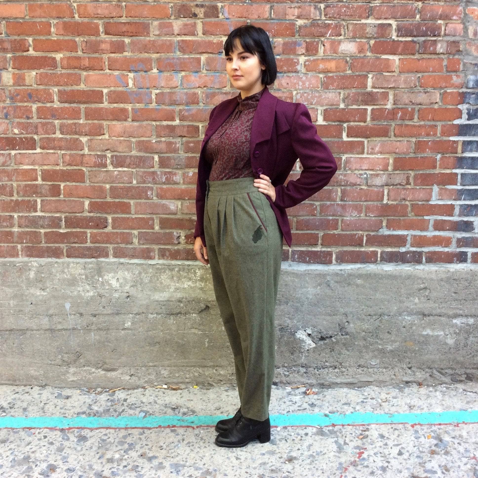 Side view of 1980s High-Waist Tapered Leg Army Green Wool Pleated Pants, for sale at bohemevintage.com Montréal
