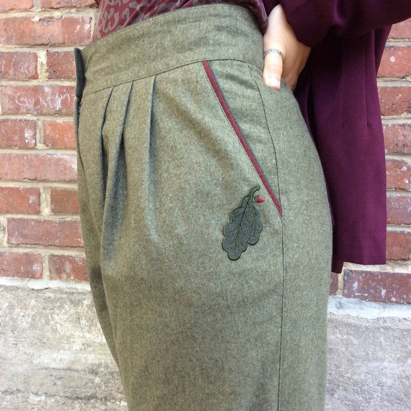 Side Waist view of 1980s High-Waist Tapered Leg Army Green Wool Pleated Pants, for sale at bohemevintage.com Montréal