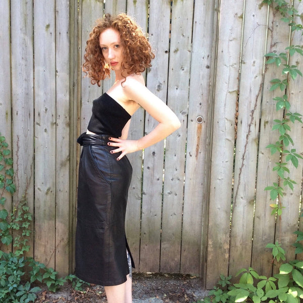 Side view of 1980s High-Waisted Midi Length Leather Skirt from Pegabo Size small sold by bohemevintage.com Montreal
