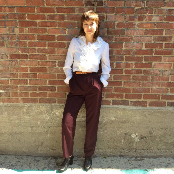 1980s Women's High waist Pleated tapered leg burgundy pants size small sold by bohemevintage.com