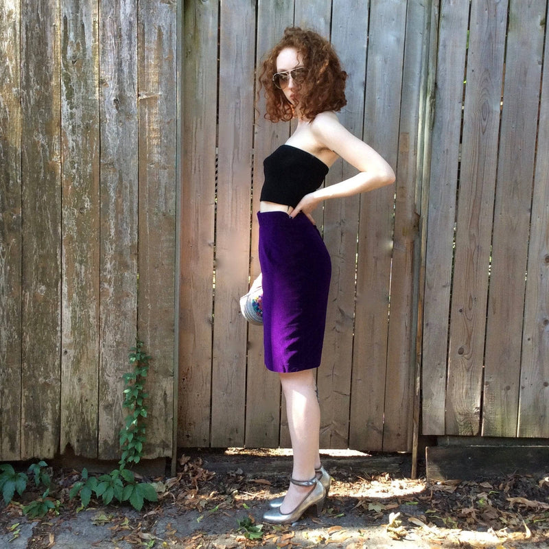 Side view of Side view of 1980s "Le Château" High-waisted Purple Velvet Fitted Skirt, for sale at bohemevintage.com Montréal