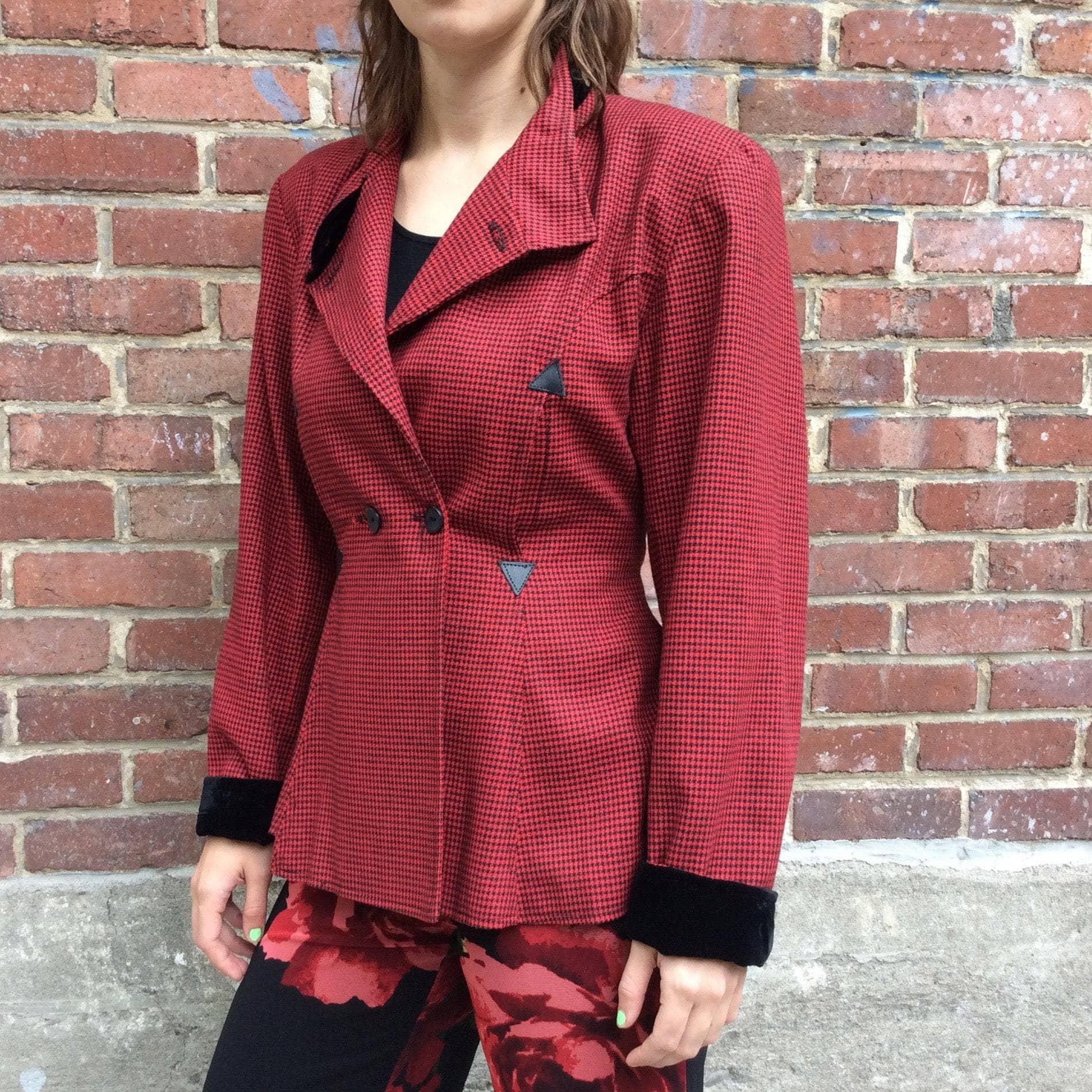 1980s Red Fitted Houndstooth Blazer Size Small brand Le Château, sold by bohemevintage.com Montreal
