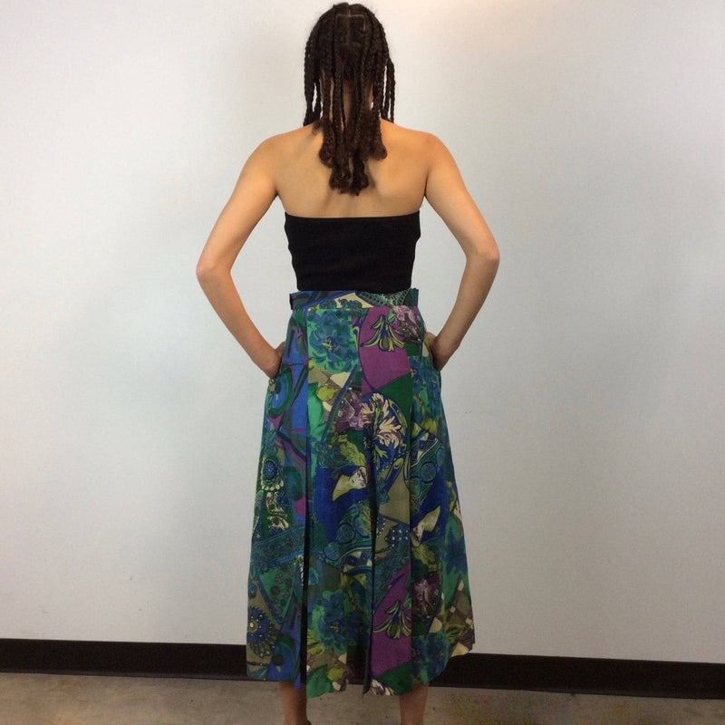 Back view of 1990s Geiger Midi Length Bold Print Pleated lightweight wool Skirt Size Small Medium sold by Bohemevintage.com Montreal