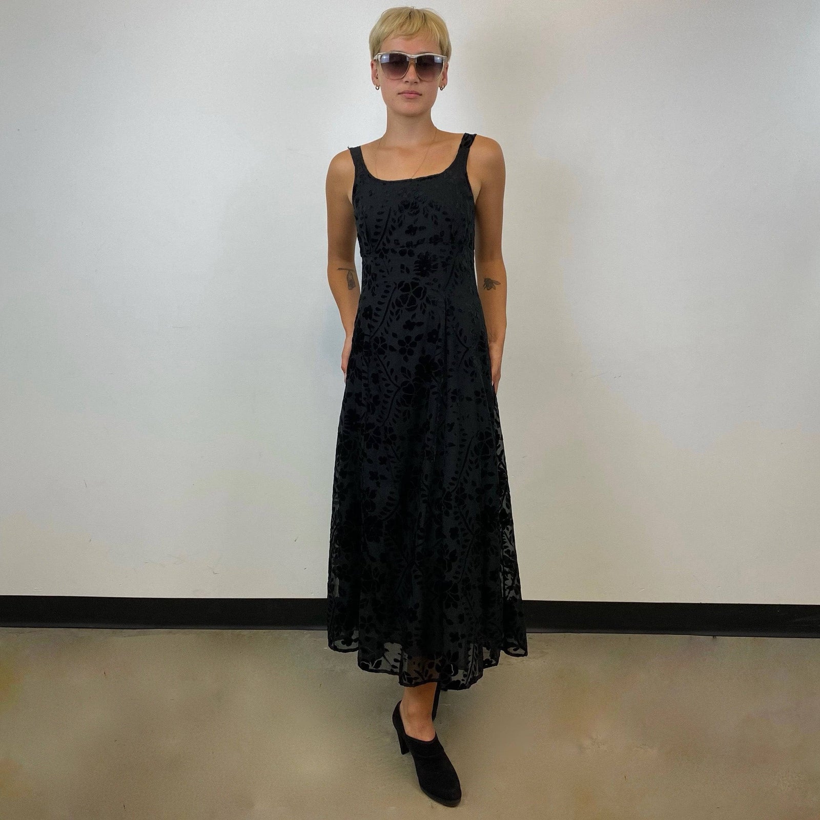 Robe longue ajustee et evasee sans manches Le Chateau des annees 1990 Boheme Vintage