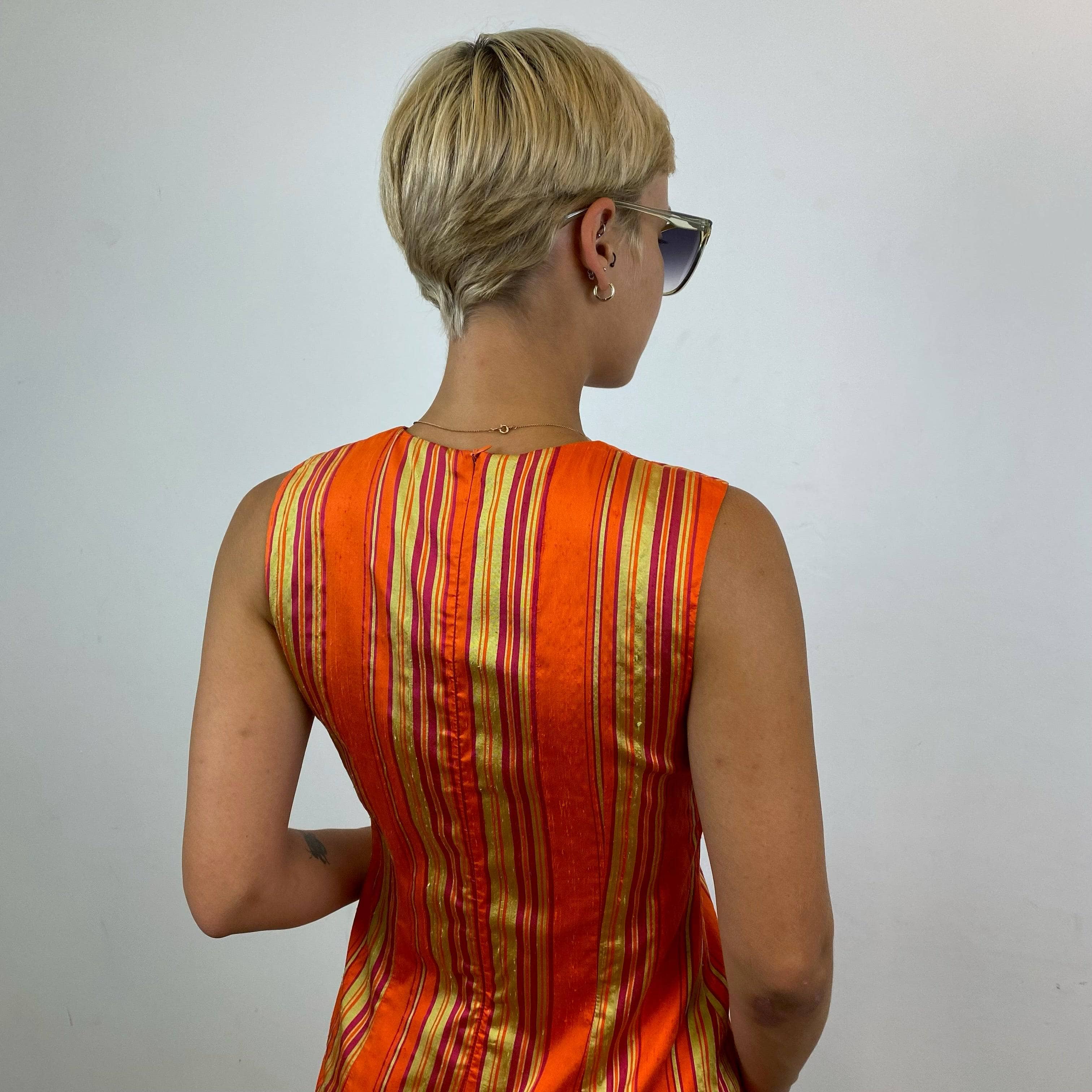 Close up of back of 1990s Sleeveless Silk Sheath Dress Size Small sold by bohemevintage.com Montrreal