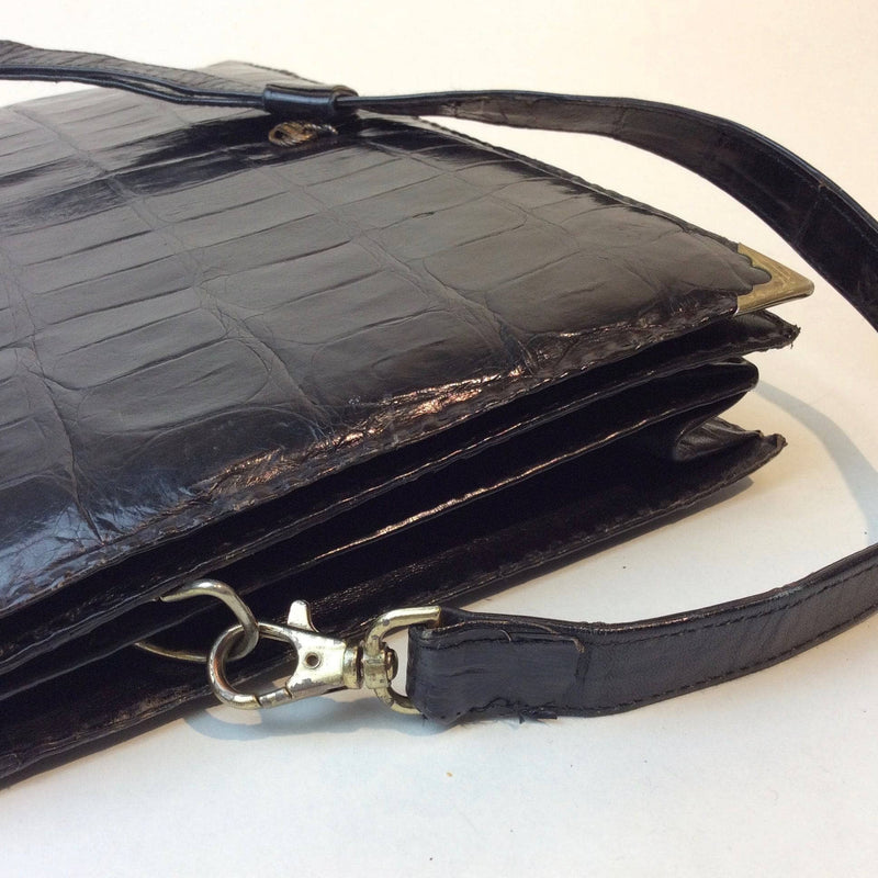 Detail of shoulder strap of Black Genuine Leather Shoulder Bag, sold by bohemevintage.com Montréal