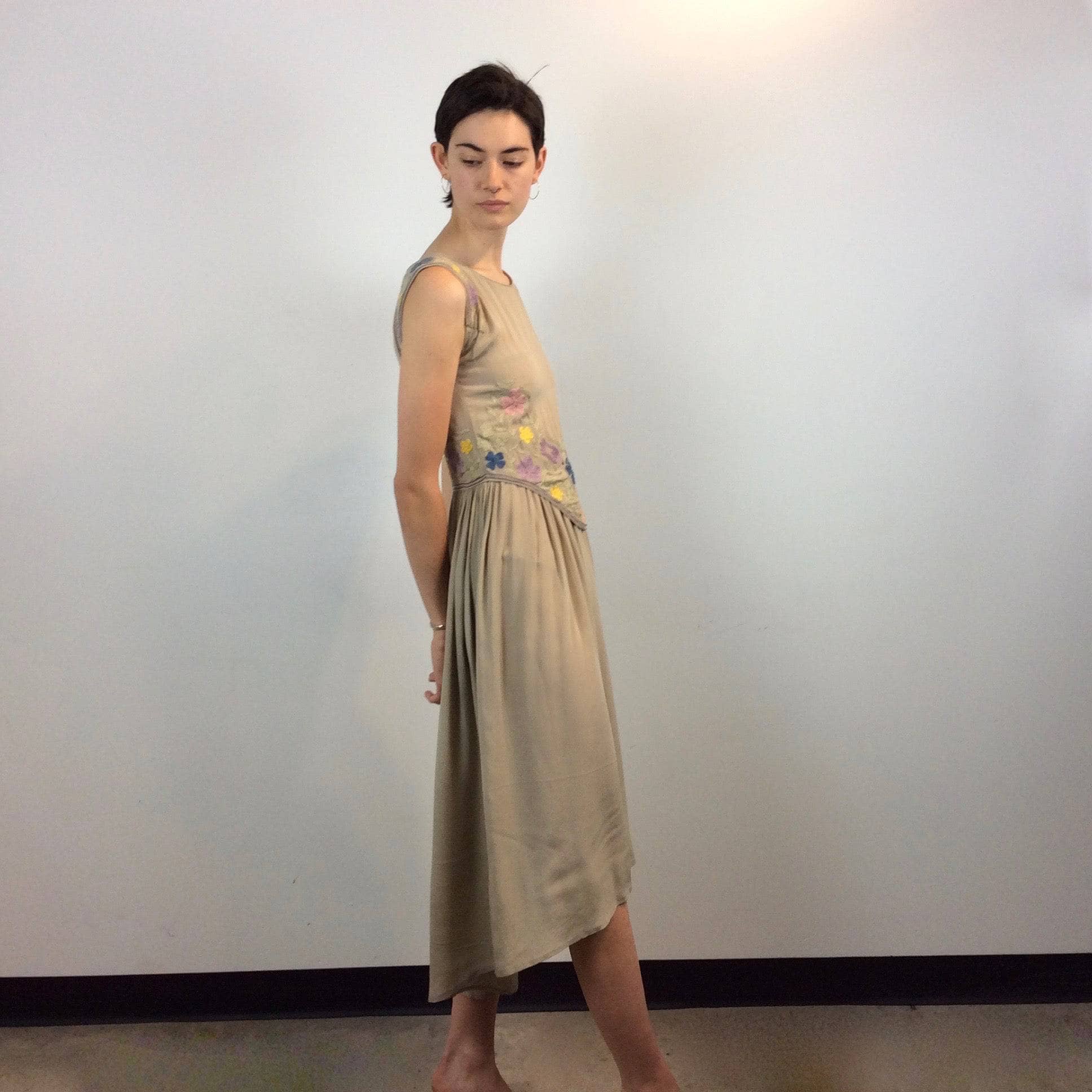 Side View of Embroidered Asymmetrical Flowy Silk Dress size Small, sold by bohemevintage.com Montréal