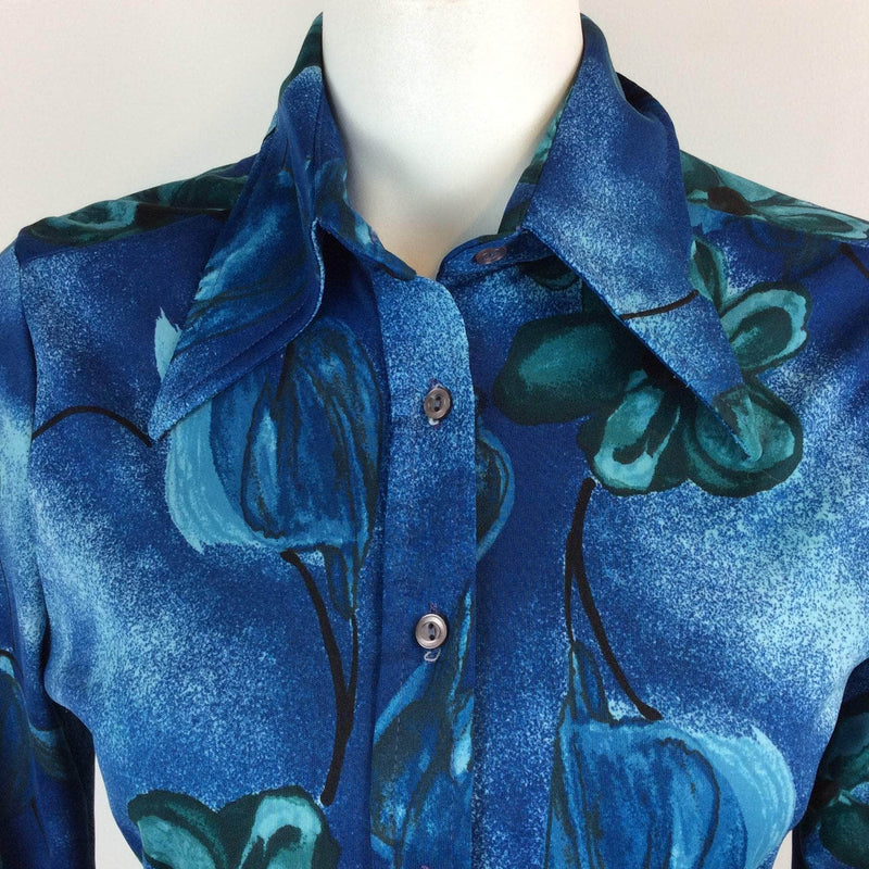 Closer view of 1970s Bold Floral Print Blouse Size Small/Medium Sold by Bohème Vintage Montreal