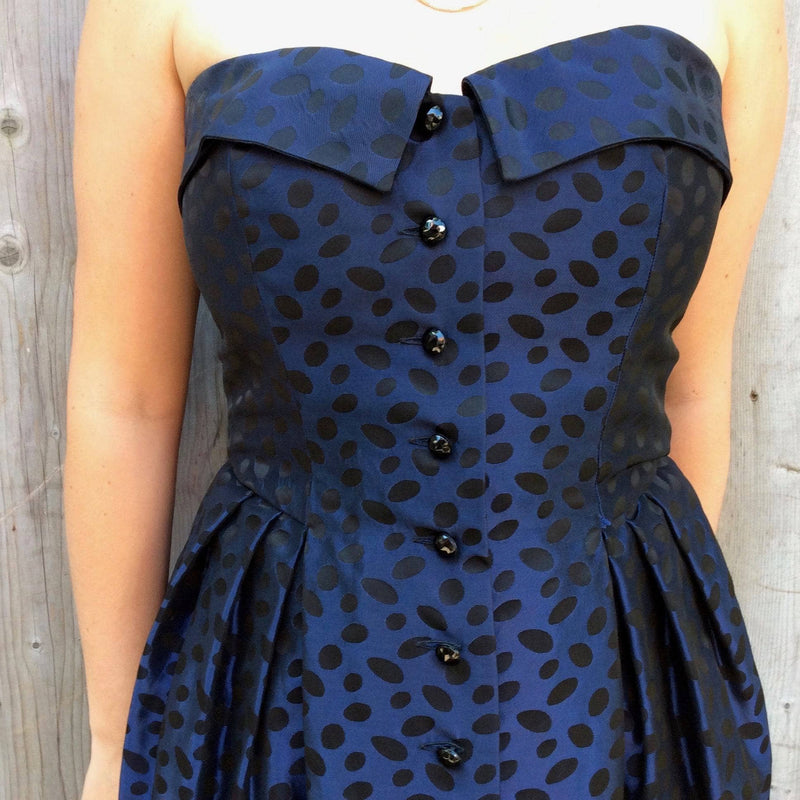 Close-Up of Guy Laroche Midnight Blue Designer Satin Brocade Bustier Dress size Medium, sold by bohemevintage.com Montréal
